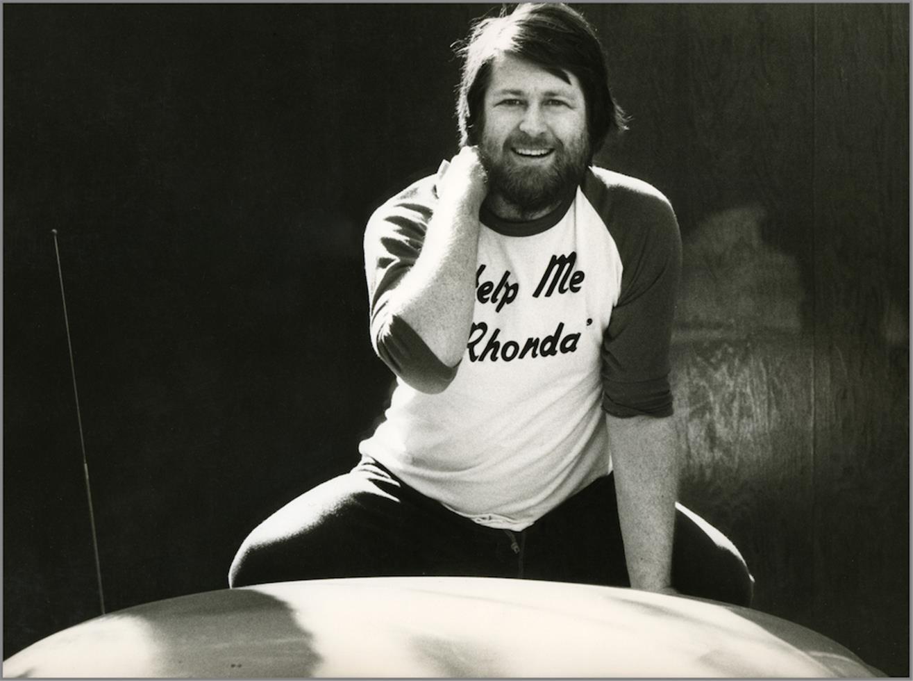Guy Webster Black and White Photograph – Brian Wilson, „Helfen Sie Rhonda“