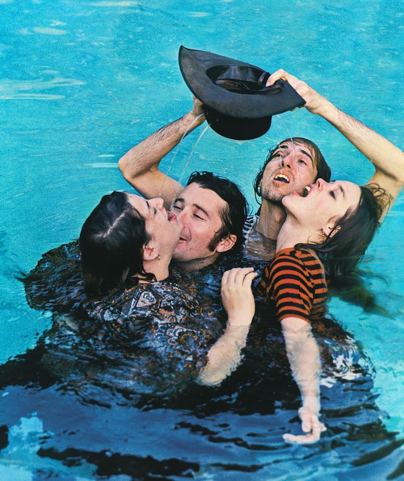 Guy Webster Color Photograph –  Papas und Papas, Pool