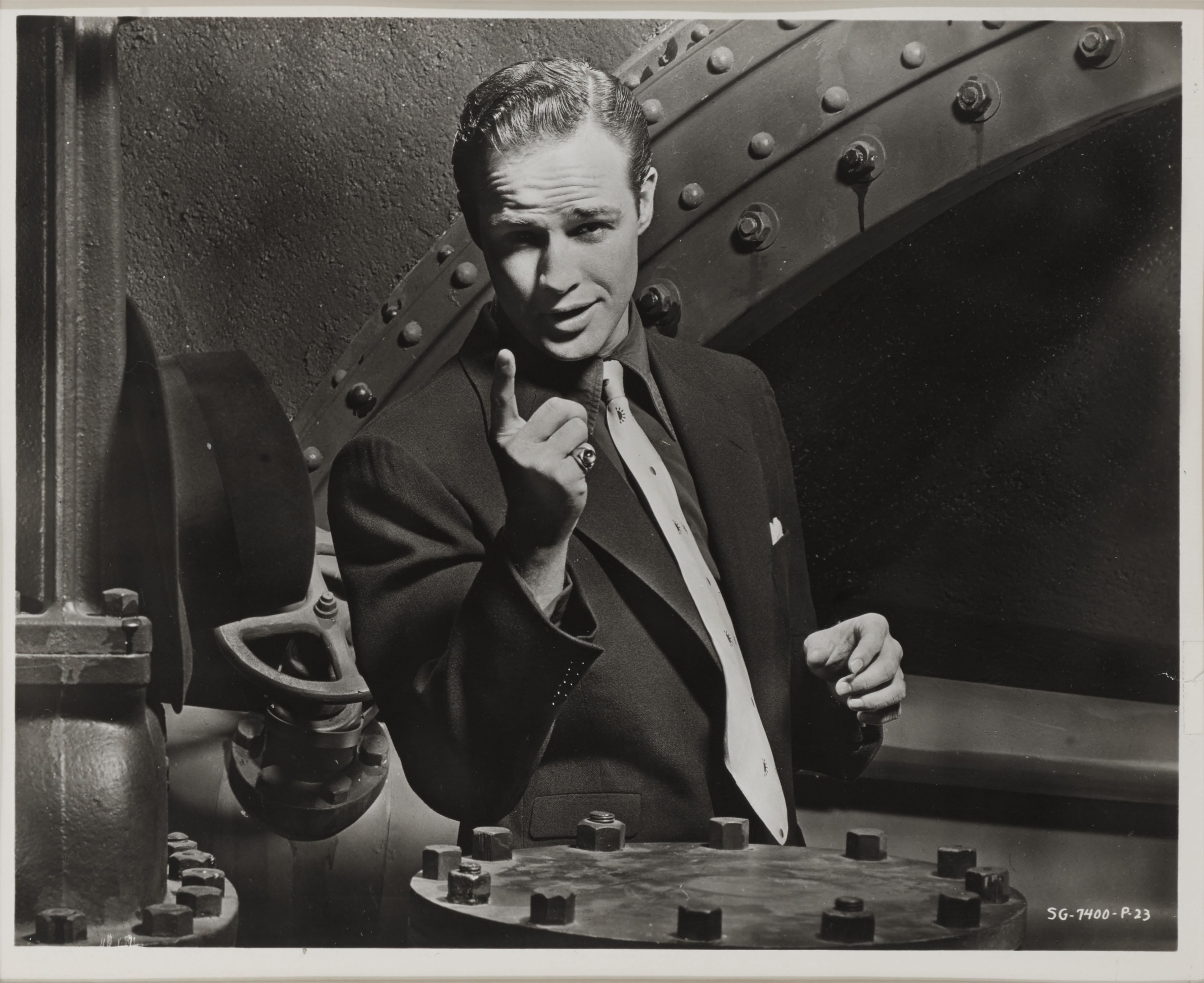 Original photographic production still for To the 1955 musical Guys and Dolls.
This film starred Frank Sinatra, Marlon Brando and J. Simmons and was directed by Joseph L. Mankiewicz.
This piece is framed in a Sapele wood frame with acid free card