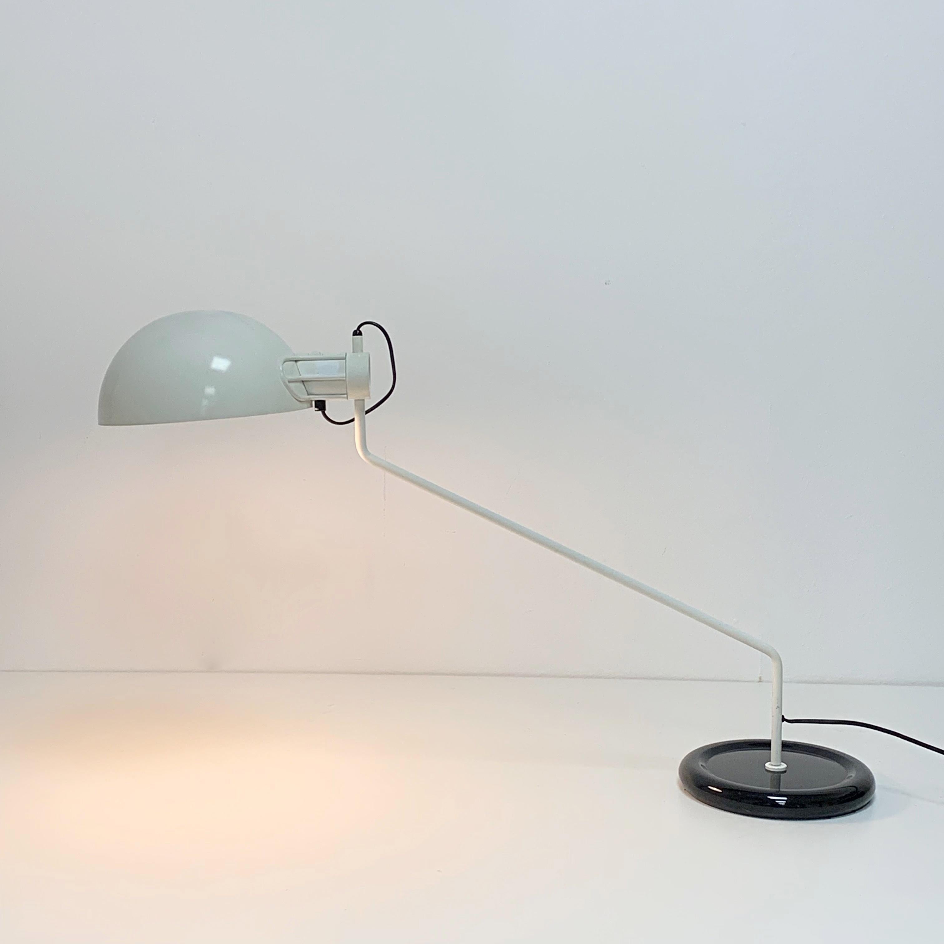 Guzzini, Adjustable Desk Lamp, White and Black Table Lamp, Italy, 1970s For Sale 4