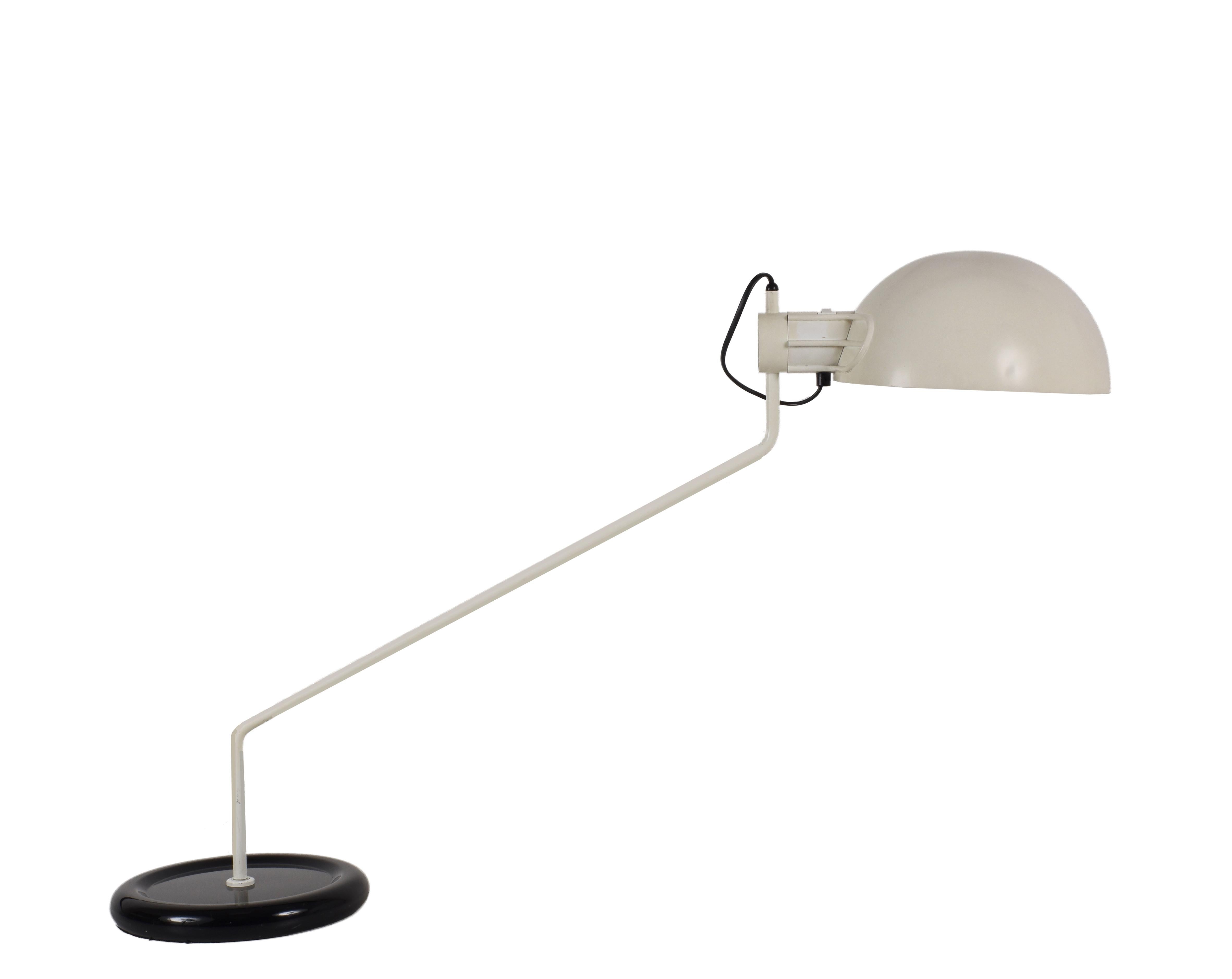 Guzzini, Adjustable Desk Lamp, White and Black Table Lamp, Italy, 1970s For Sale 7