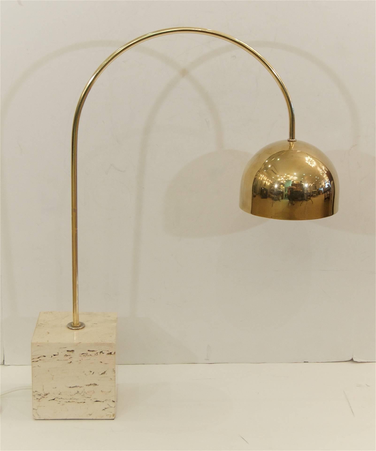 Excellent Guzzini brass arc table lamp, the arm mounted in a cubical travertine base.

New wiring, switch inline on electrical cord.
 