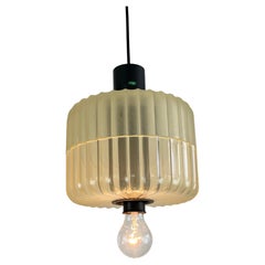 Lampadario italiano Guzzini di metà secolo in metallo e metacrilato, anni '60