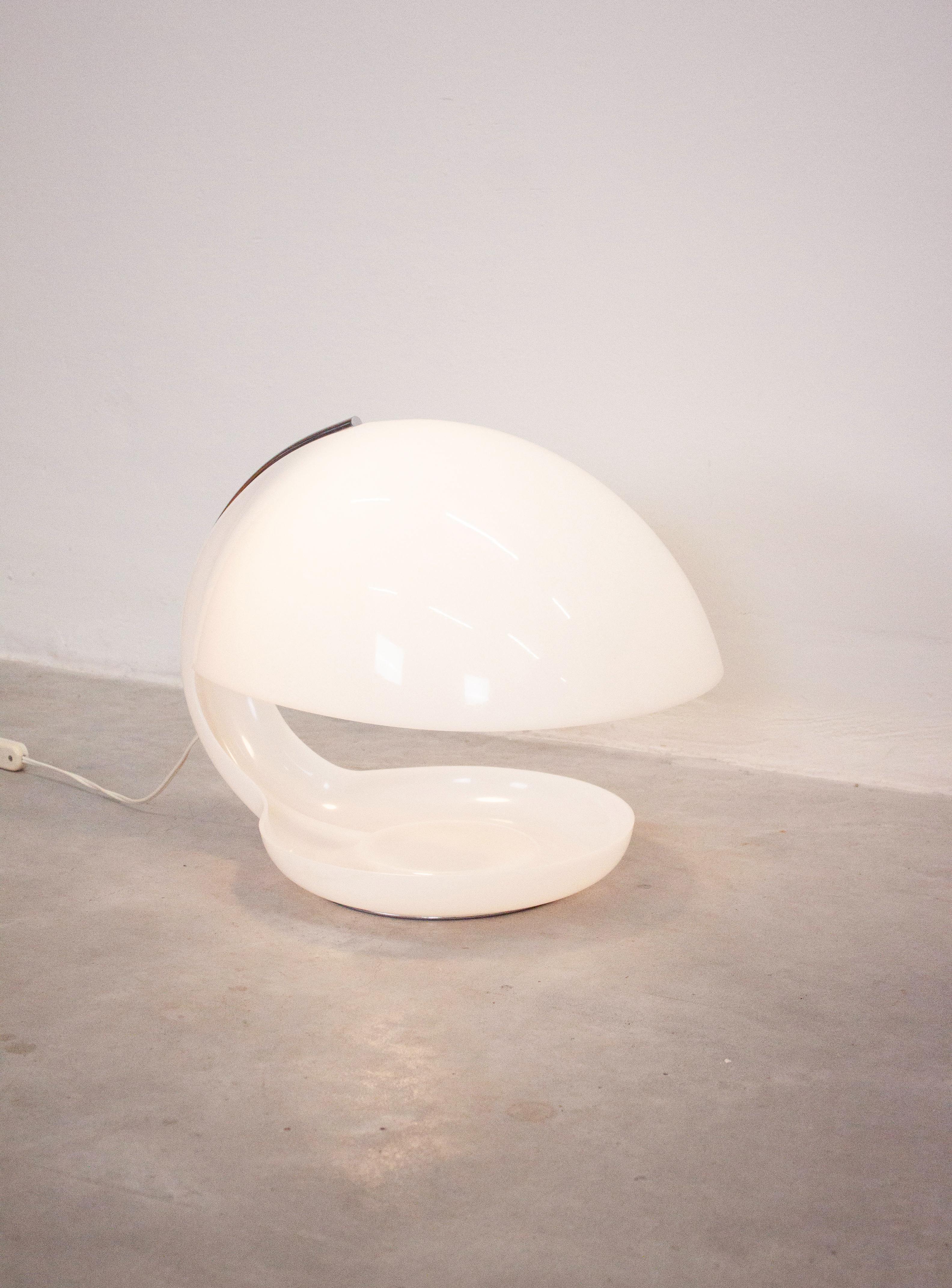Late 20th Century Guzzini Fiona Table Lamp by Luigi Massoni