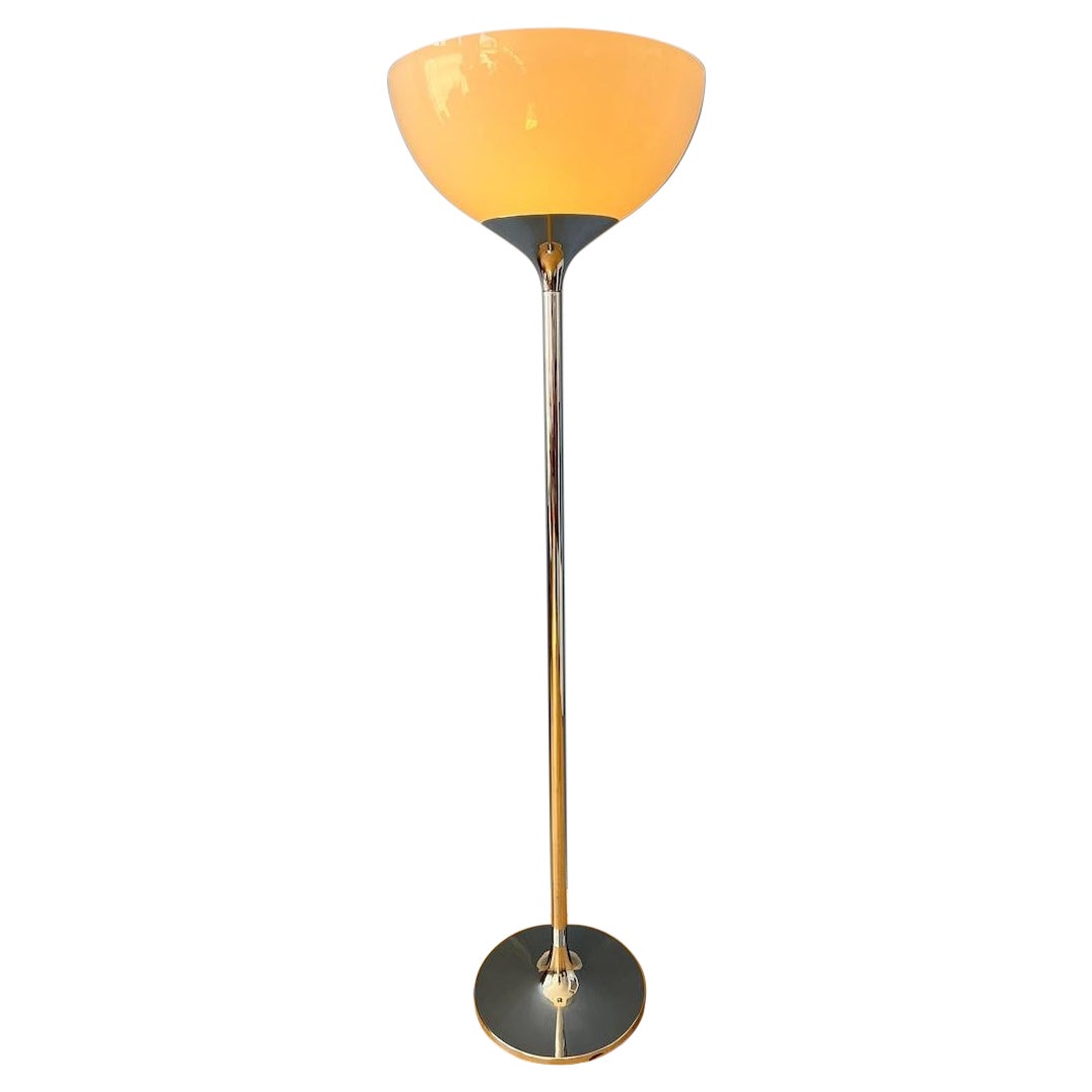 Lampada da terra Guzzini Flash Space AGE con base cromata e paralume in vetro acrilico, anni '70