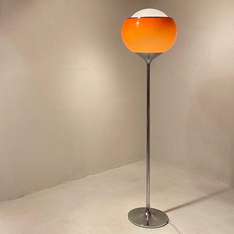 Been hunting a Big Bud floor lamp for years and here it is. 

Made by Guzzini, Italy 1970s. 

Chrome, orange and white plastic that without doubt is an eye catcher lit or unlit. 

Very good vintage condition. 

Due to the large size the lamp