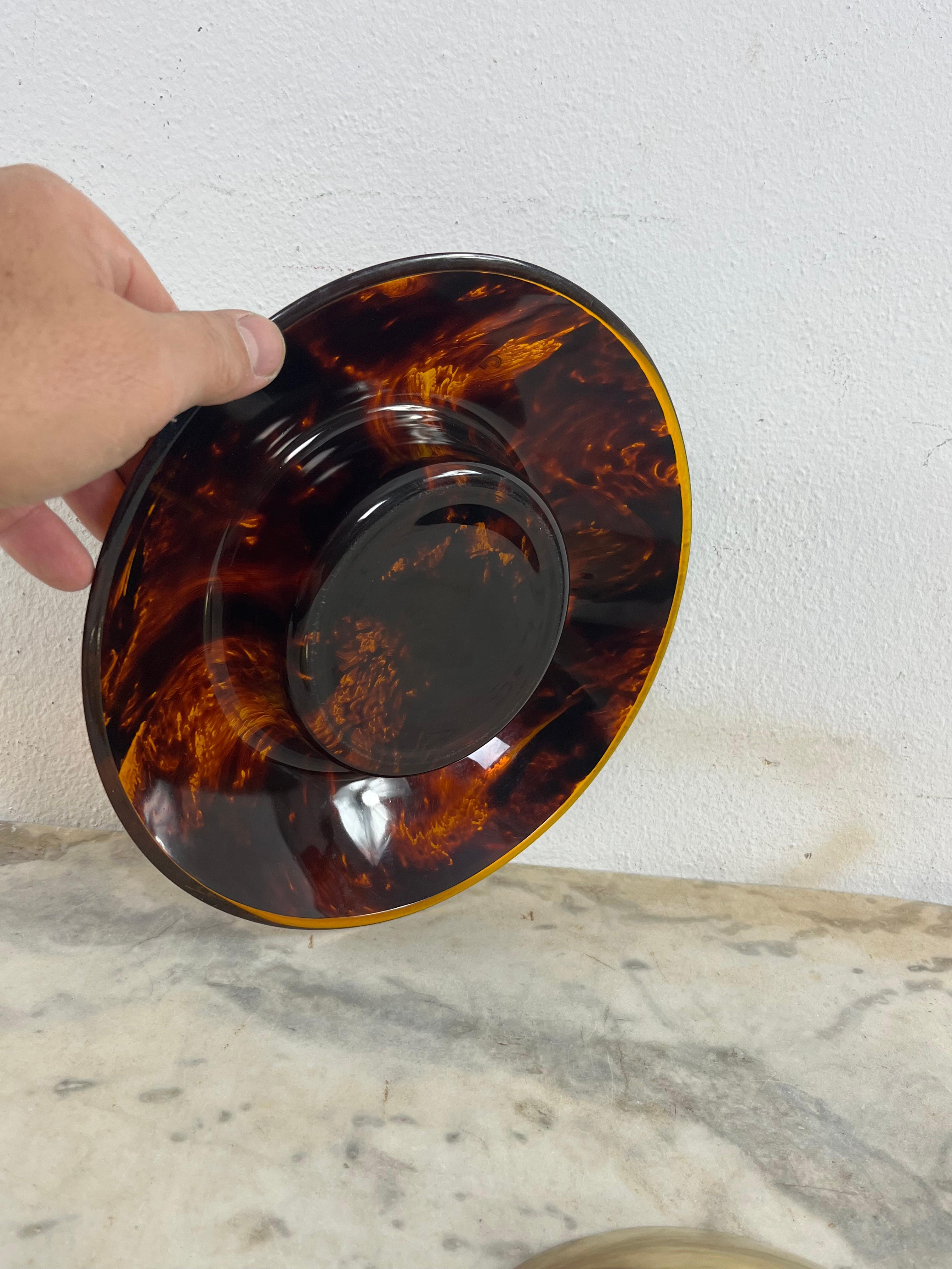 Vaso da fiori basso in ottone e lucite Guzzini, anni '70 in vendita 1