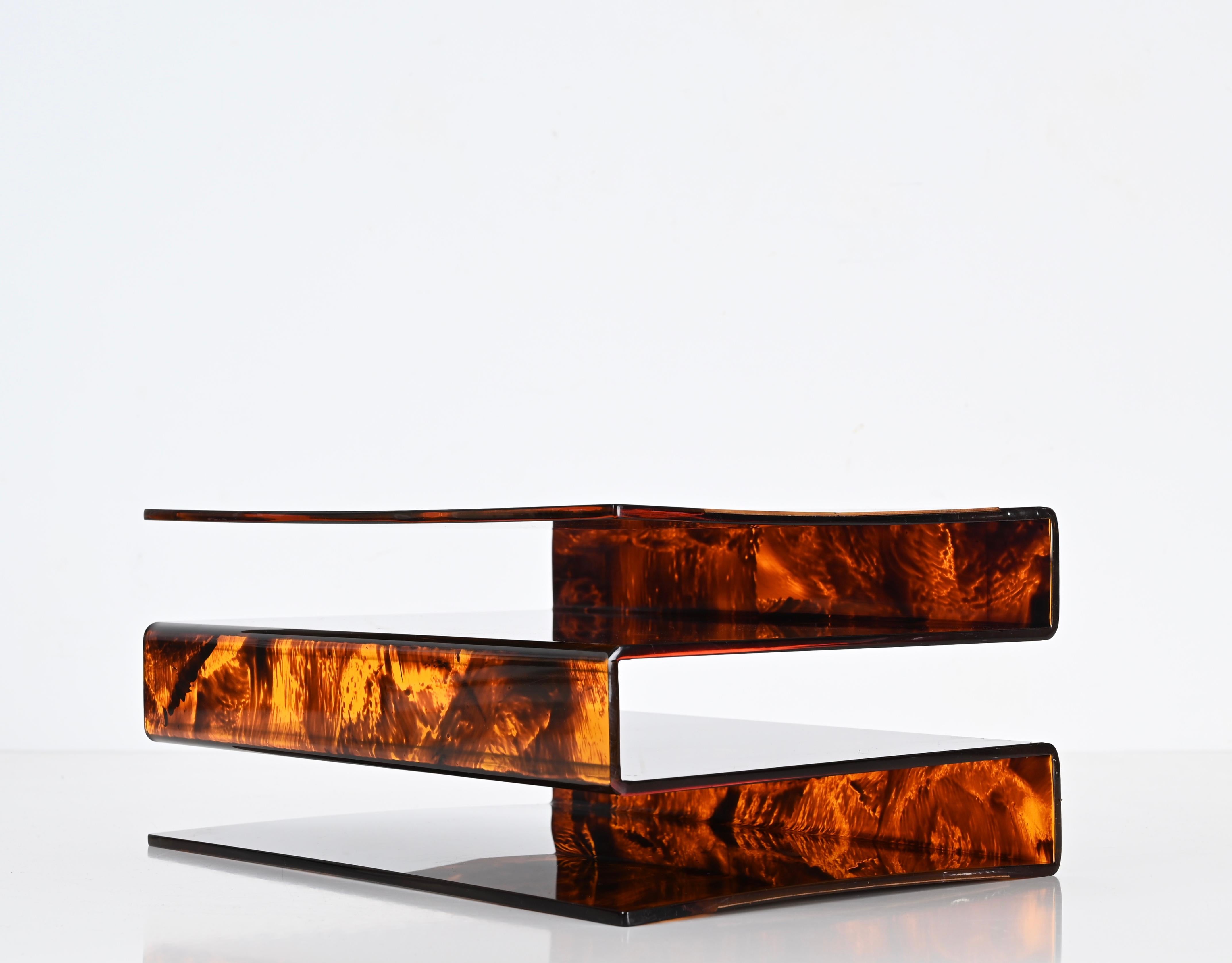 Guzzini Magazine Rack in Tortoiseshell Lucite and Briar, Italy 1970s For Sale 4