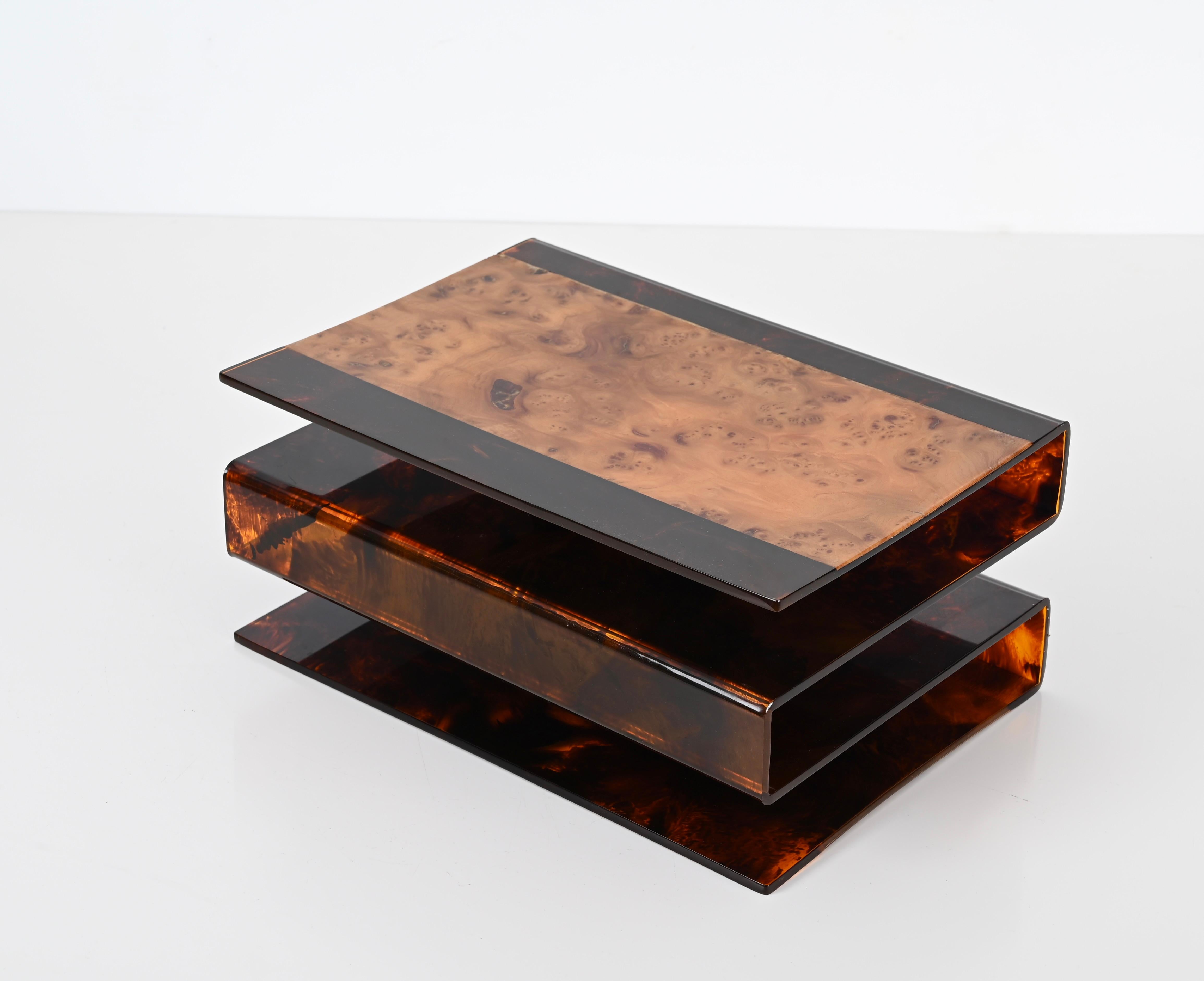 Guzzini Magazine Rack in Tortoiseshell Lucite and Briar, Italy 1970s For Sale 9