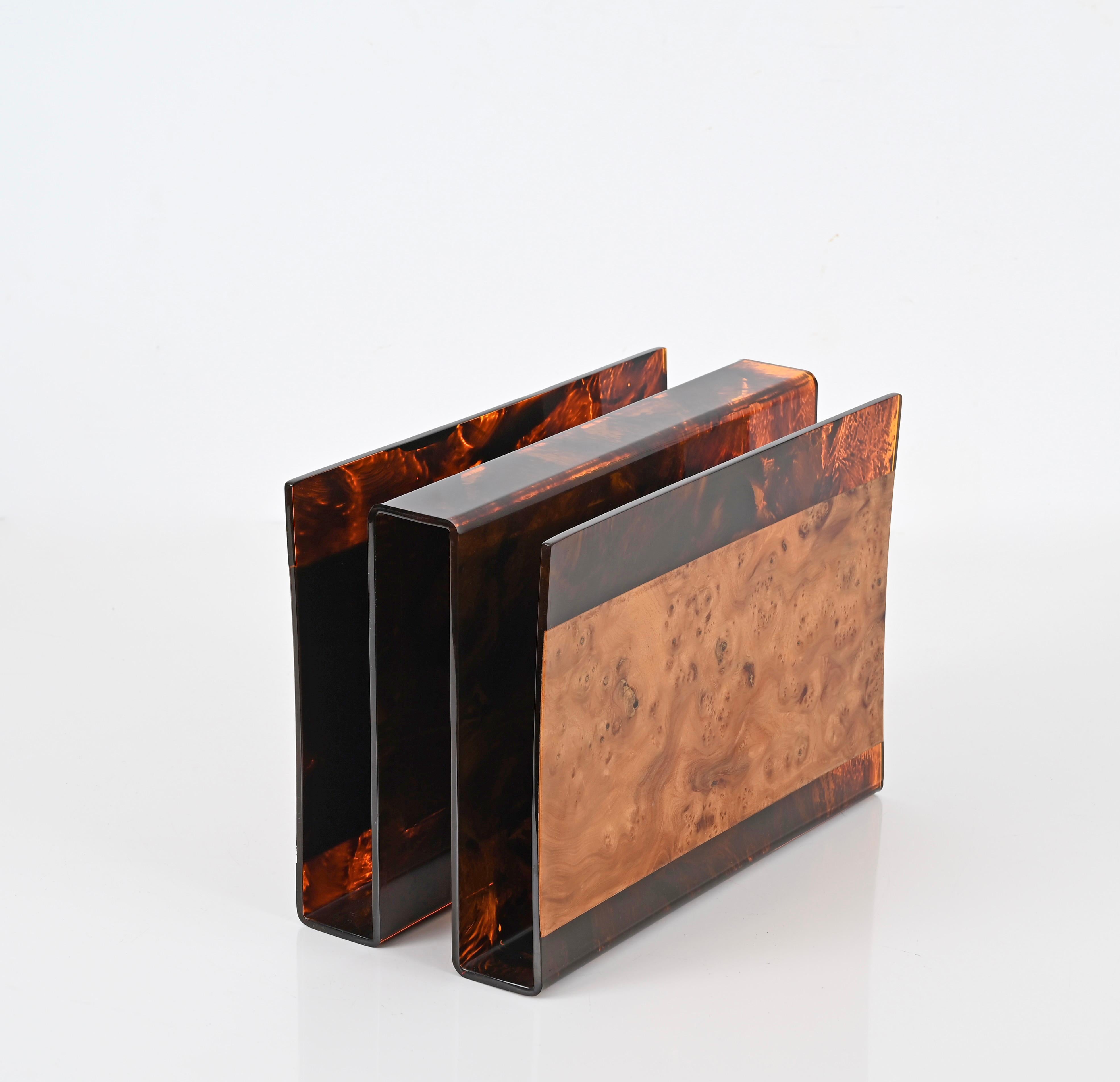 Mid-Century Modern Guzzini Magazine Rack in Tortoiseshell Lucite and Briar, Italy 1970s For Sale