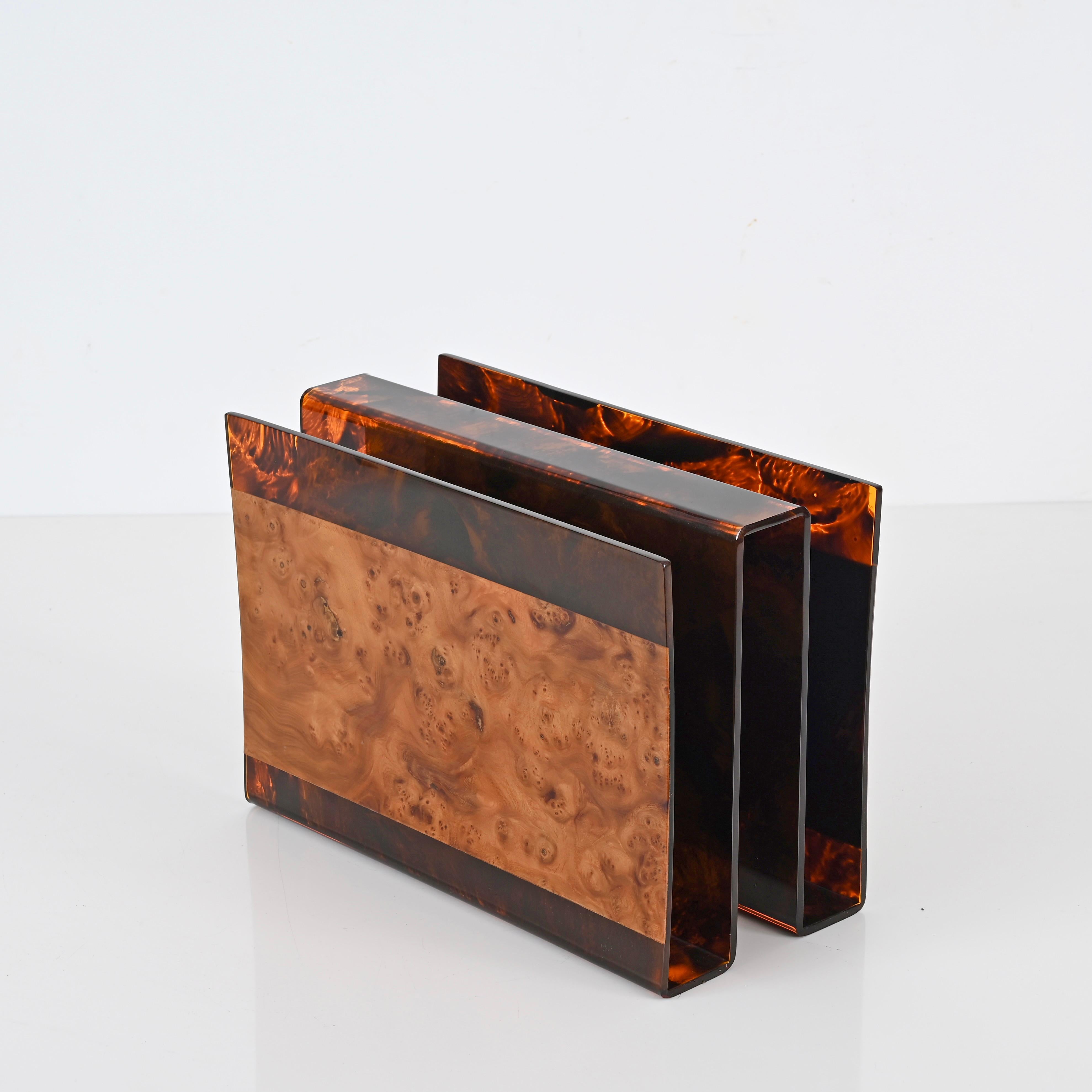 Guzzini Magazine Rack in Tortoiseshell Lucite and Briar, Italy 1970s For Sale 1