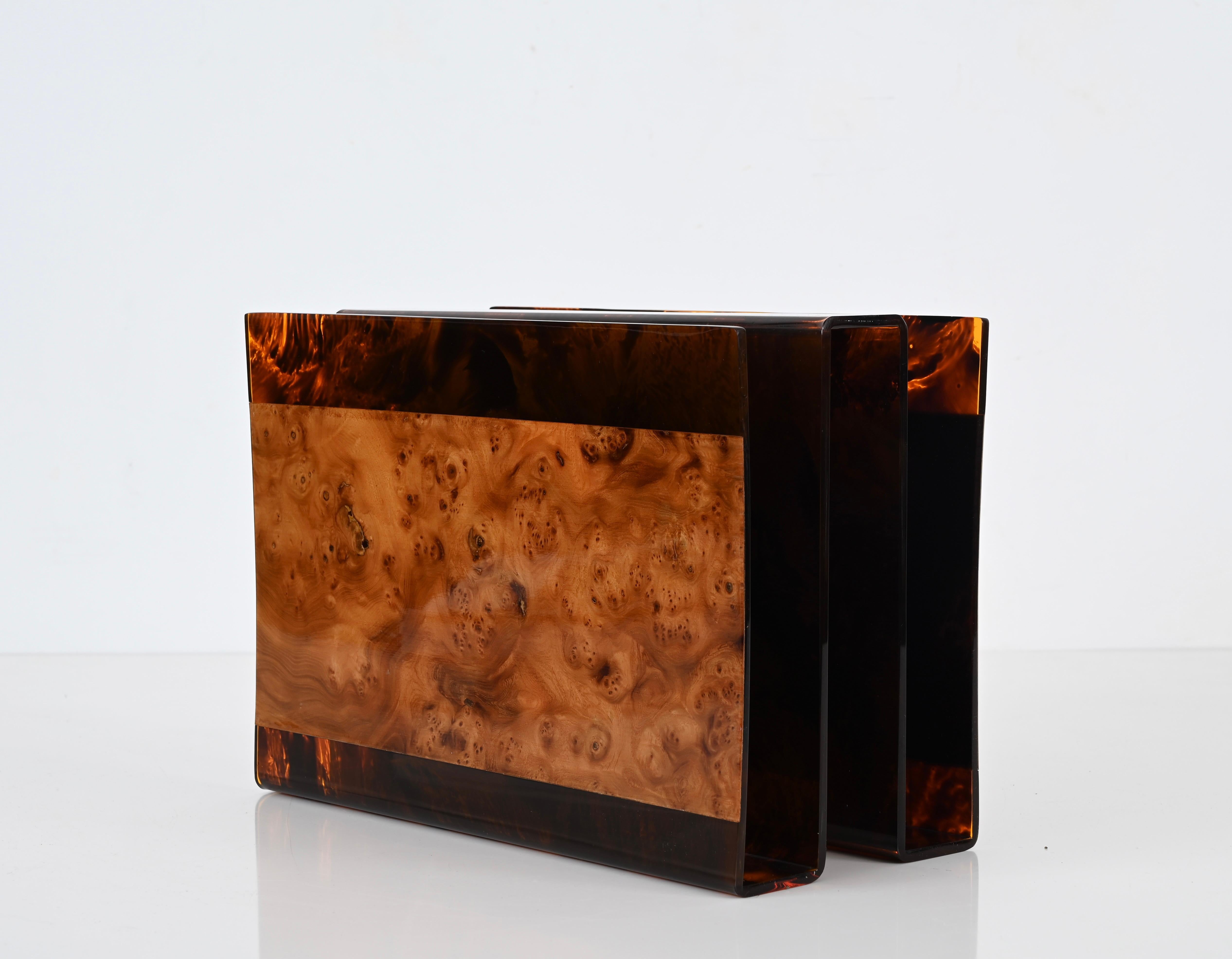 Guzzini Magazine Rack in Tortoiseshell Lucite and Briar, Italy 1970s For Sale 2