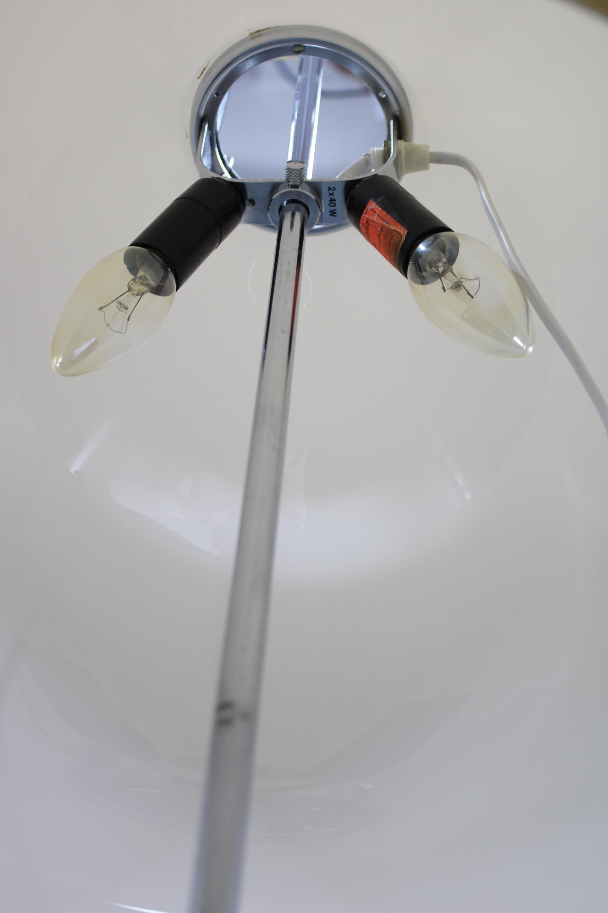 Lampada da terra Meblo di Guzzini con paralume in plastica, Italia 1970 - Space AGE Chrome Moder In condizioni buone in vendita a Praha, CZ