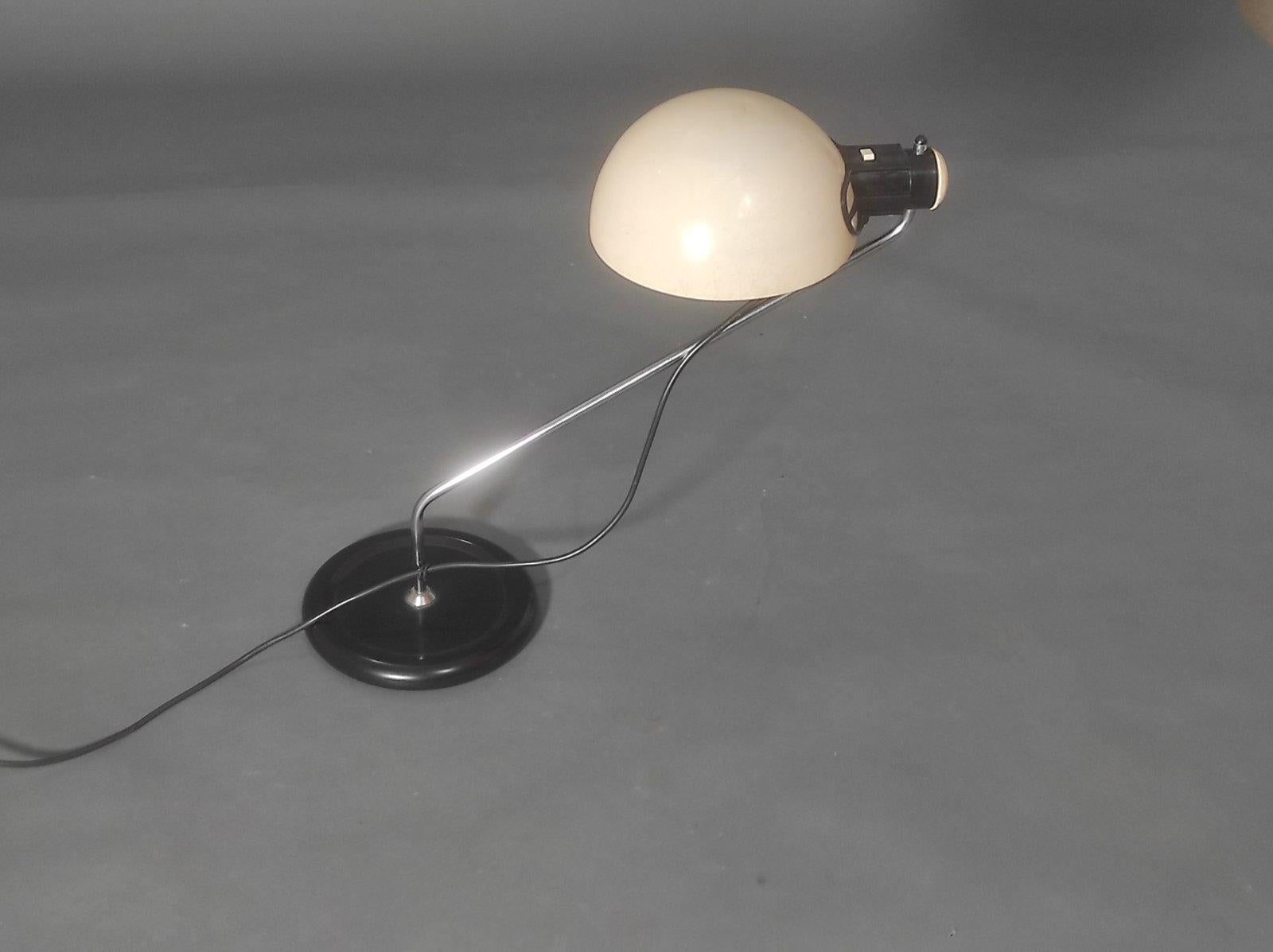 Mid-Century Modern Guzzini Meblo Table Lamp By Emilio Fabio Simon Italy 1970s. For Sale