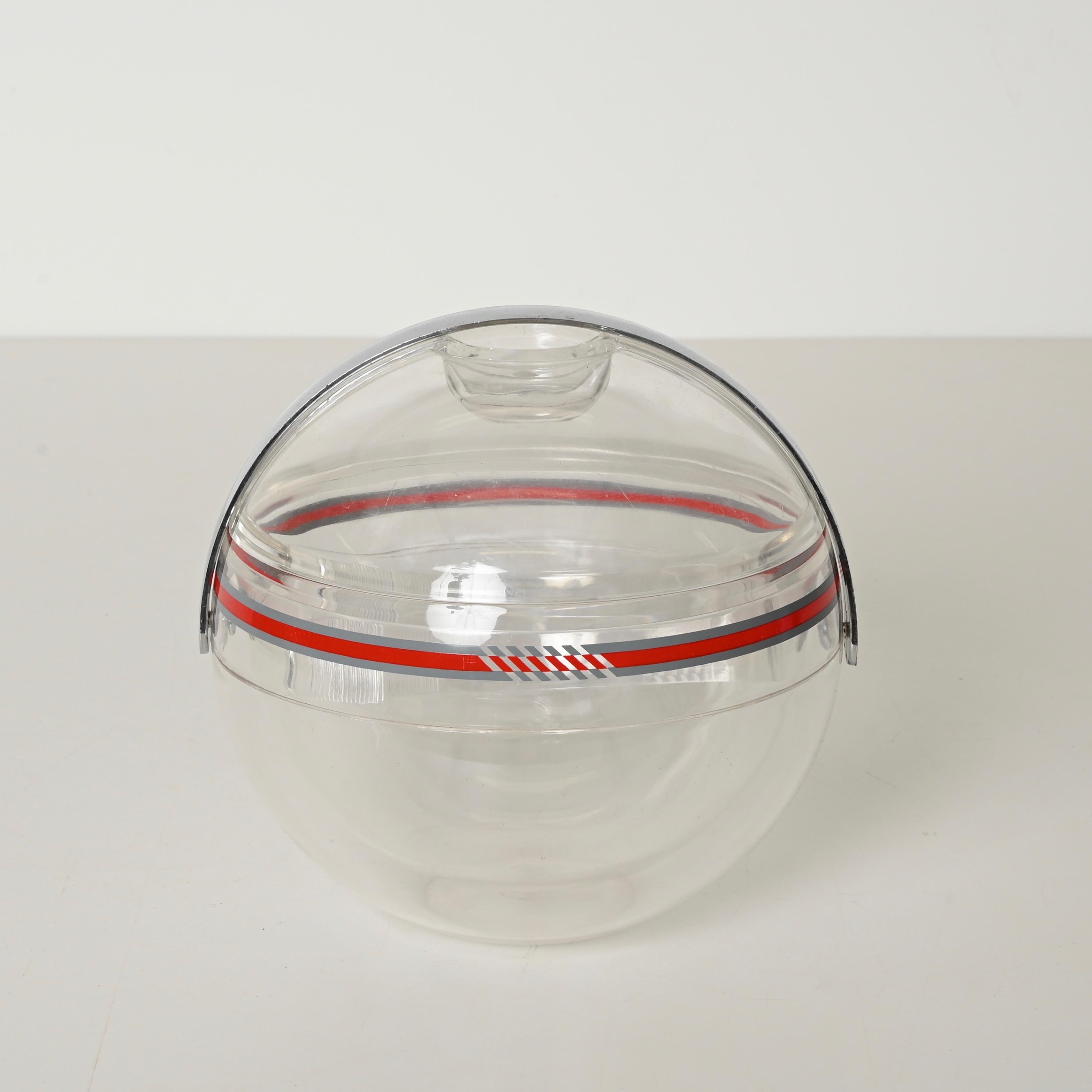 Seau à glace en plastique transparent et chrome en forme de Ball and Ball de Guzzini, Italie, années 1970 en vente 5