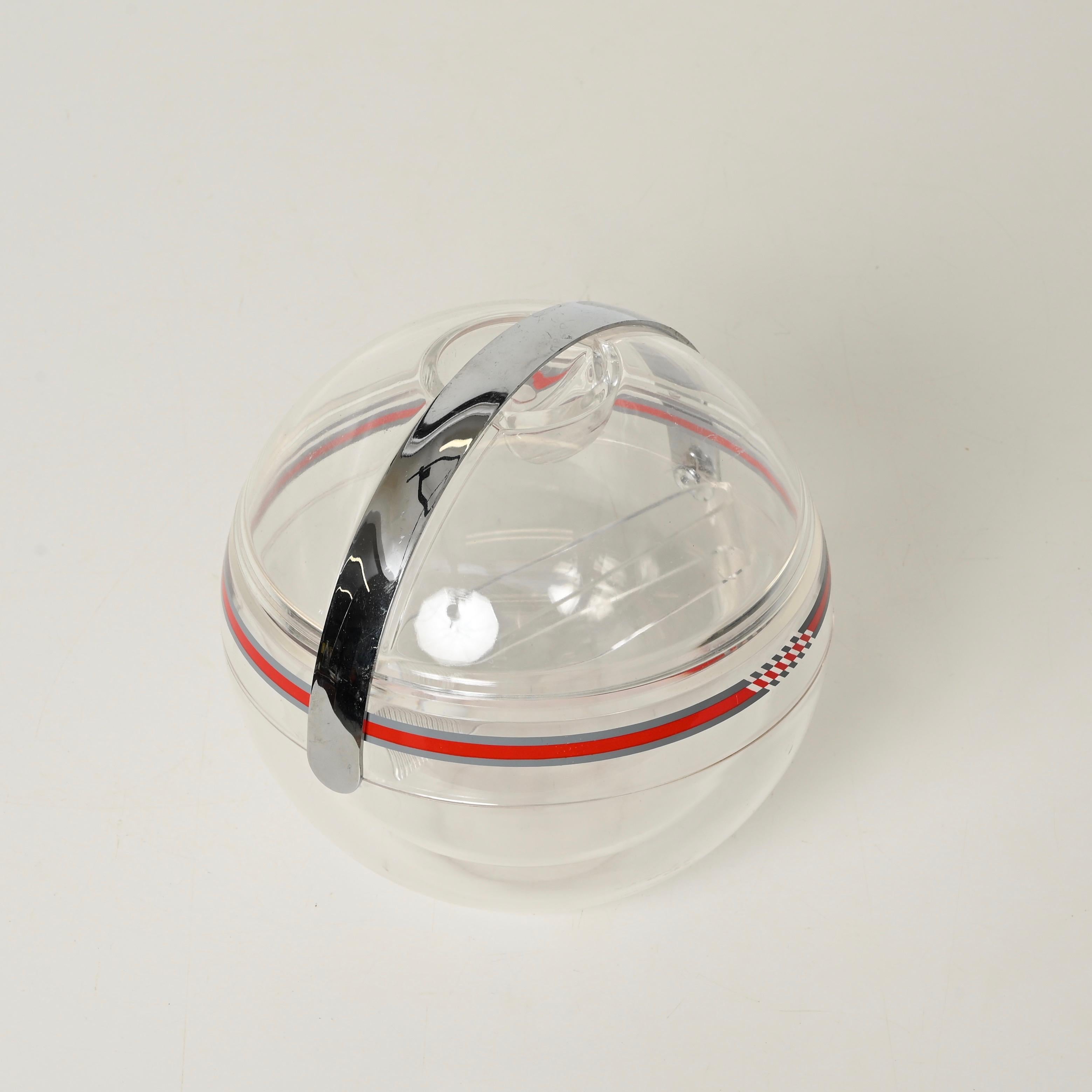 Seau à glace en plastique transparent et chrome en forme de Ball and Ball de Guzzini, Italie, années 1970 en vente 6