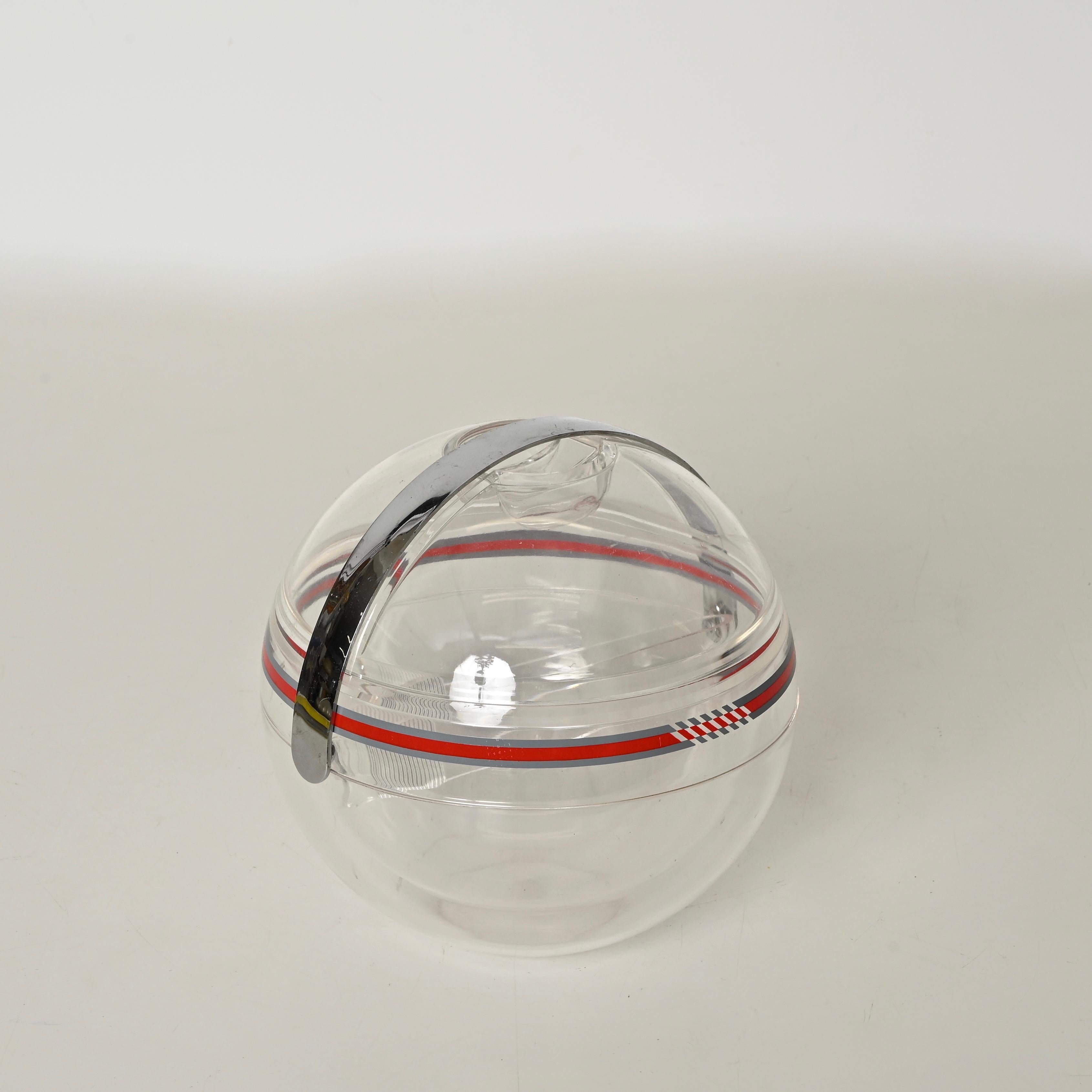 Seau à glace en plastique transparent et chrome en forme de Ball and Ball de Guzzini, Italie, années 1970 en vente 7