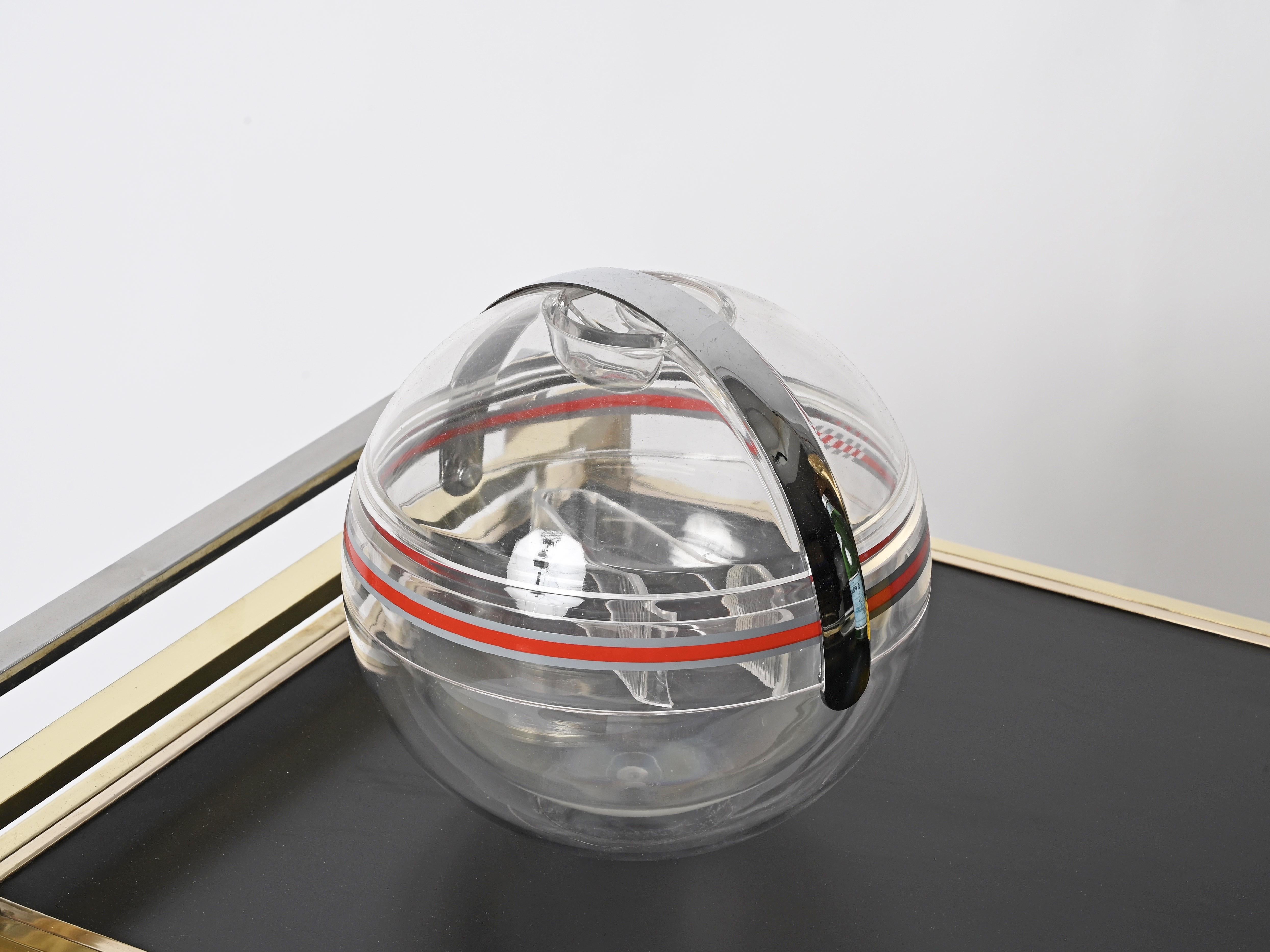 Seau à glace en plastique transparent et chrome en forme de Ball and Ball de Guzzini, Italie, années 1970 en vente 8