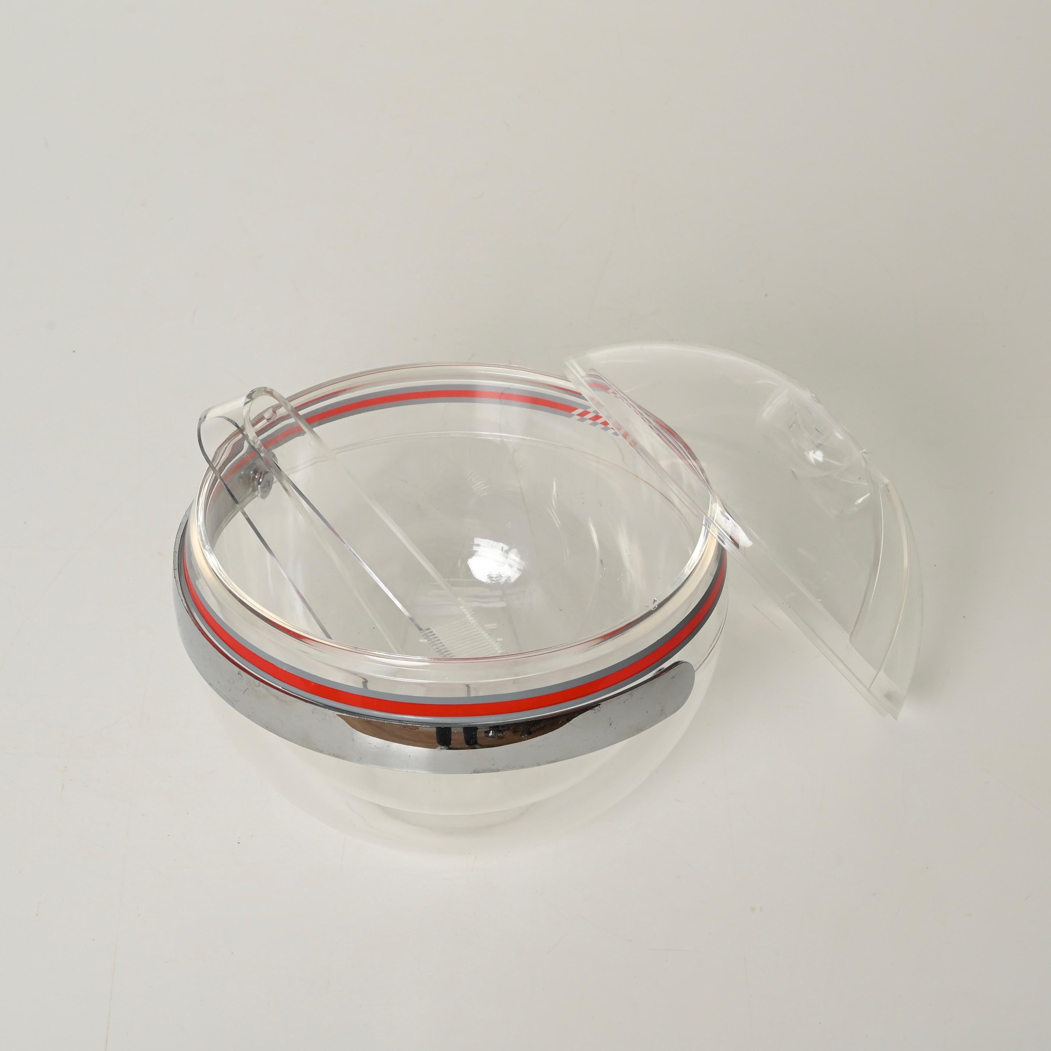 italien Seau à glace en plastique transparent et chrome en forme de Ball and Ball de Guzzini, Italie, années 1970 en vente