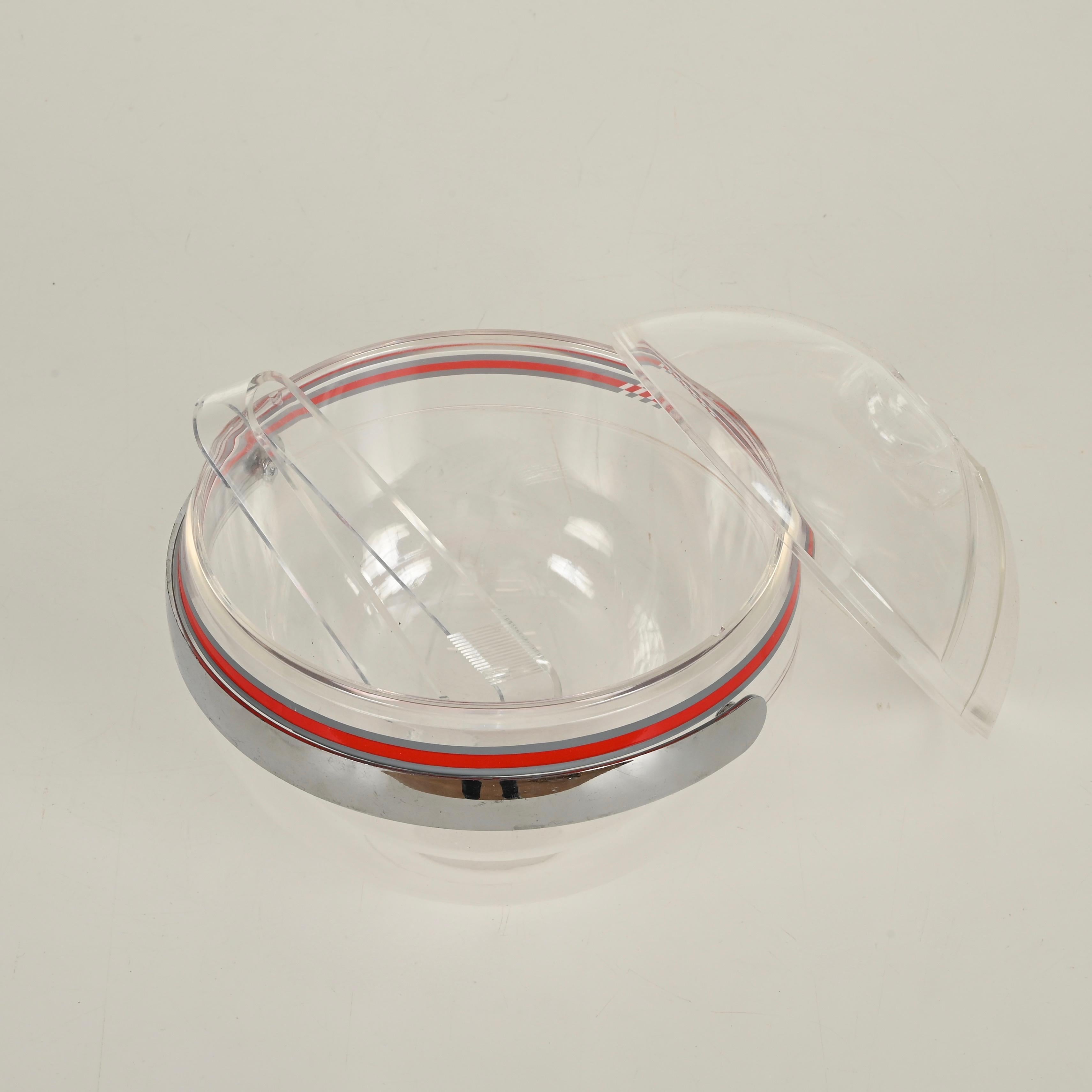 Seau à glace en plastique transparent et chrome en forme de Ball and Ball de Guzzini, Italie, années 1970 en vente 2