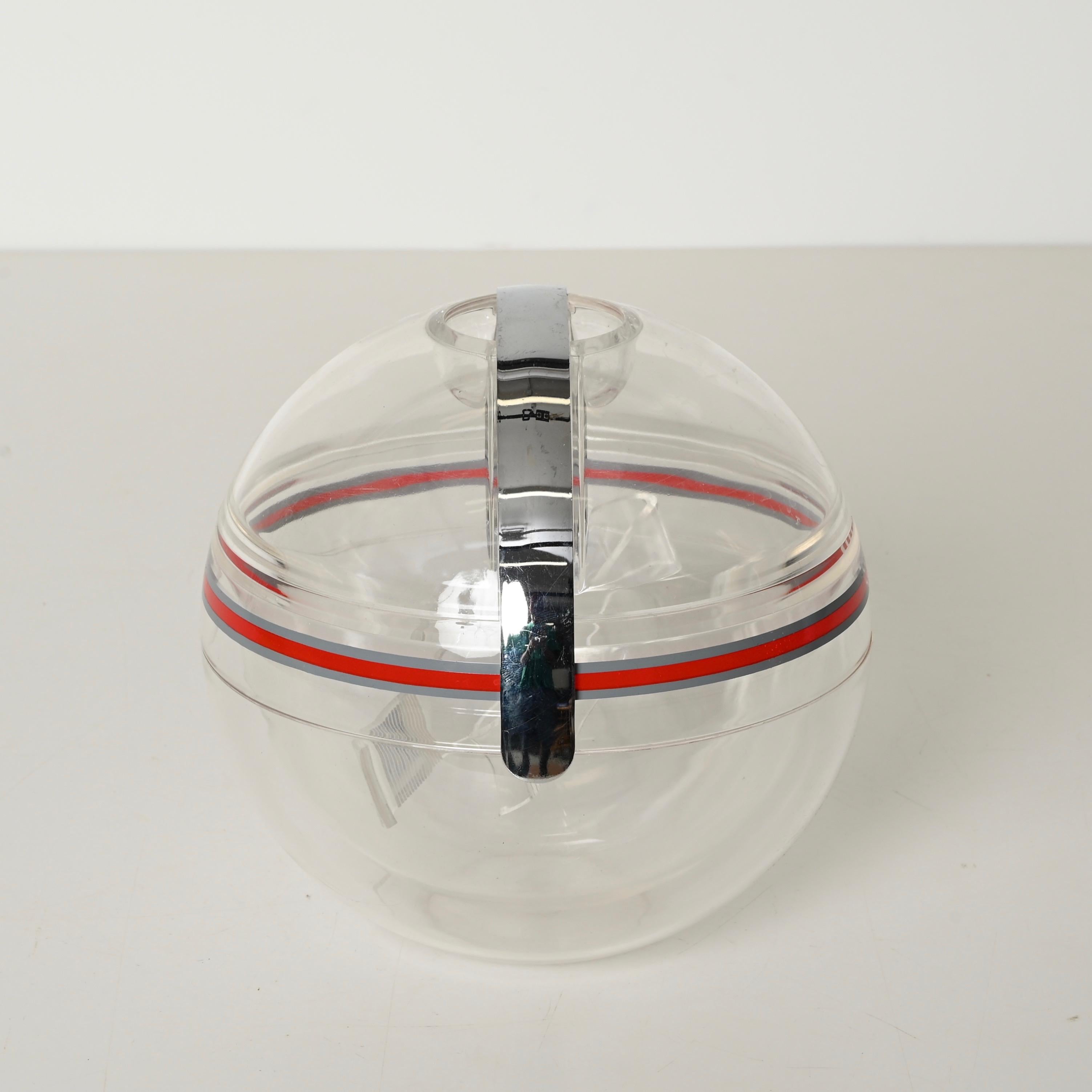 Seau à glace en plastique transparent et chrome en forme de Ball and Ball de Guzzini, Italie, années 1970 en vente 4