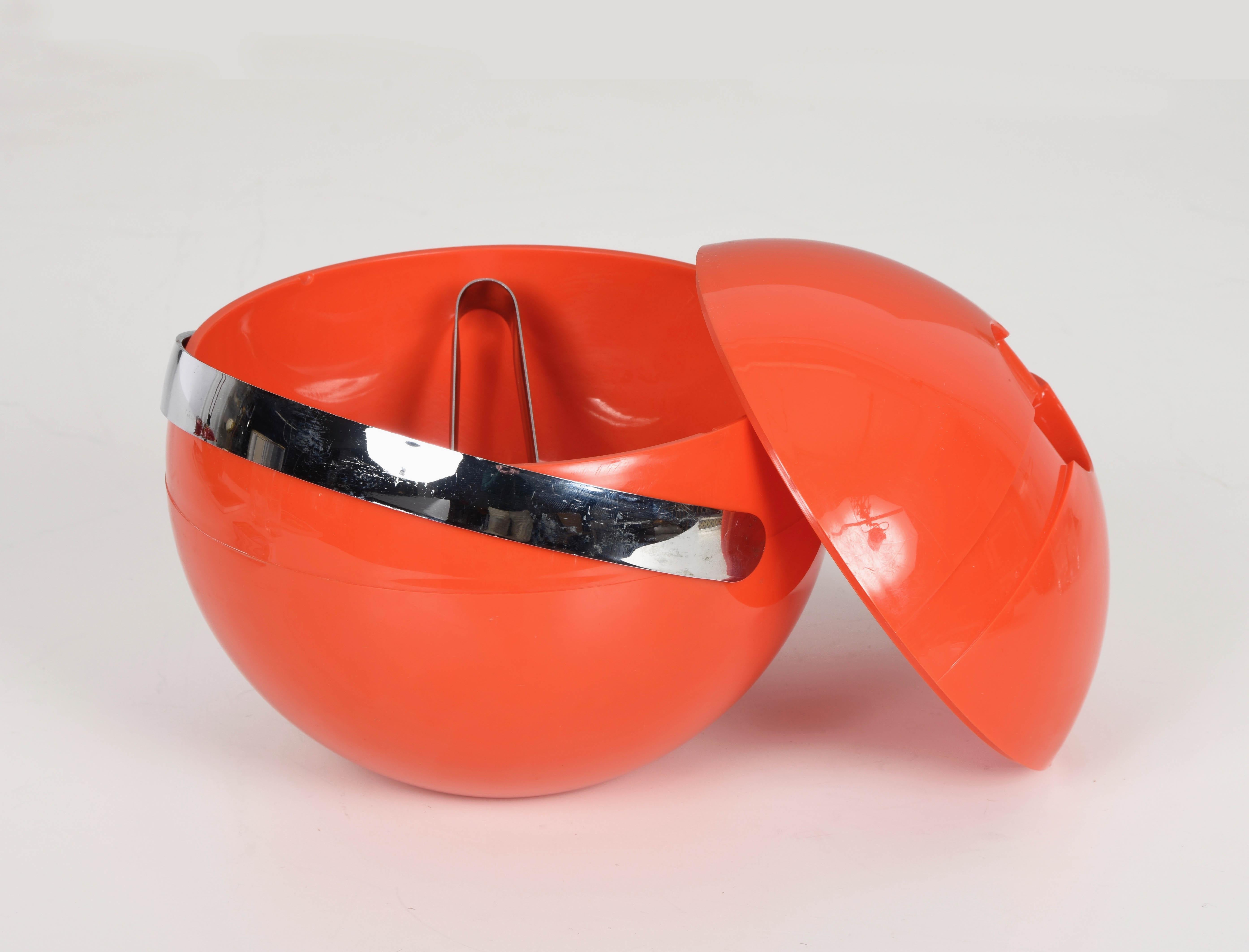 Guzzini Midcentury Orange Plastic Ball-Shaped Italian Ice Bucket, 1970s In Good Condition In Roma, IT