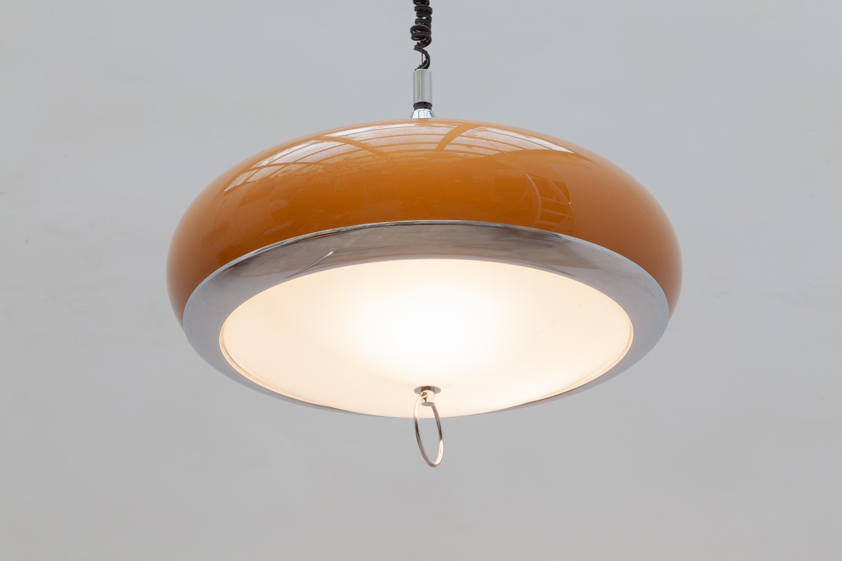Guzzini pendant lamp. Vintage pendant lamp by Guzzini, Italy. Brown and white Perspex shade with chrome accents. The lamp can be raised and lowered by pulling on the ring. Very good condition. Dimensions: Shade: 60 W x 60 H x 60 D cm
Cord drop