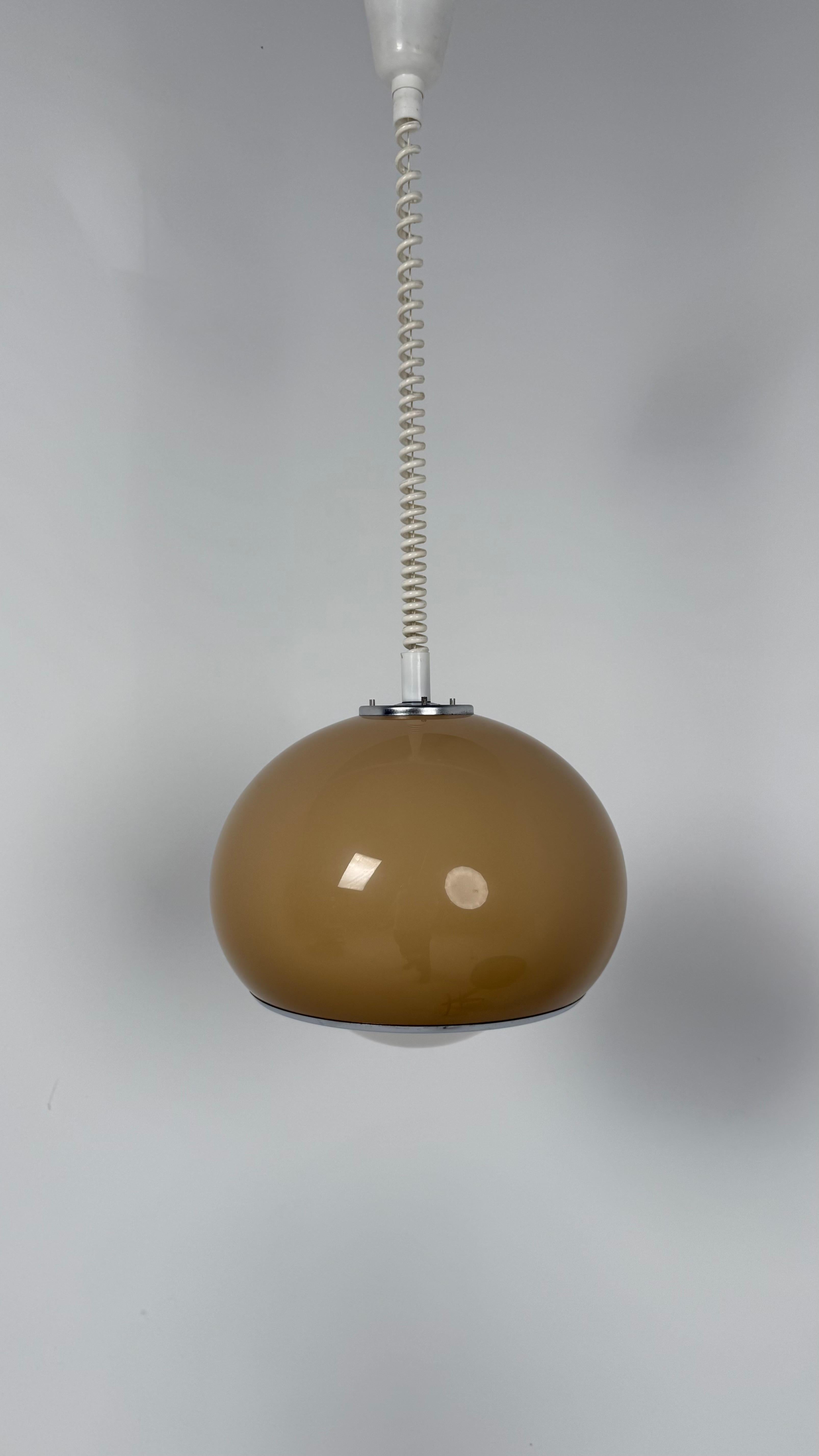 Milieu du XXe siècle Lampe suspendue Guzzini Model No 