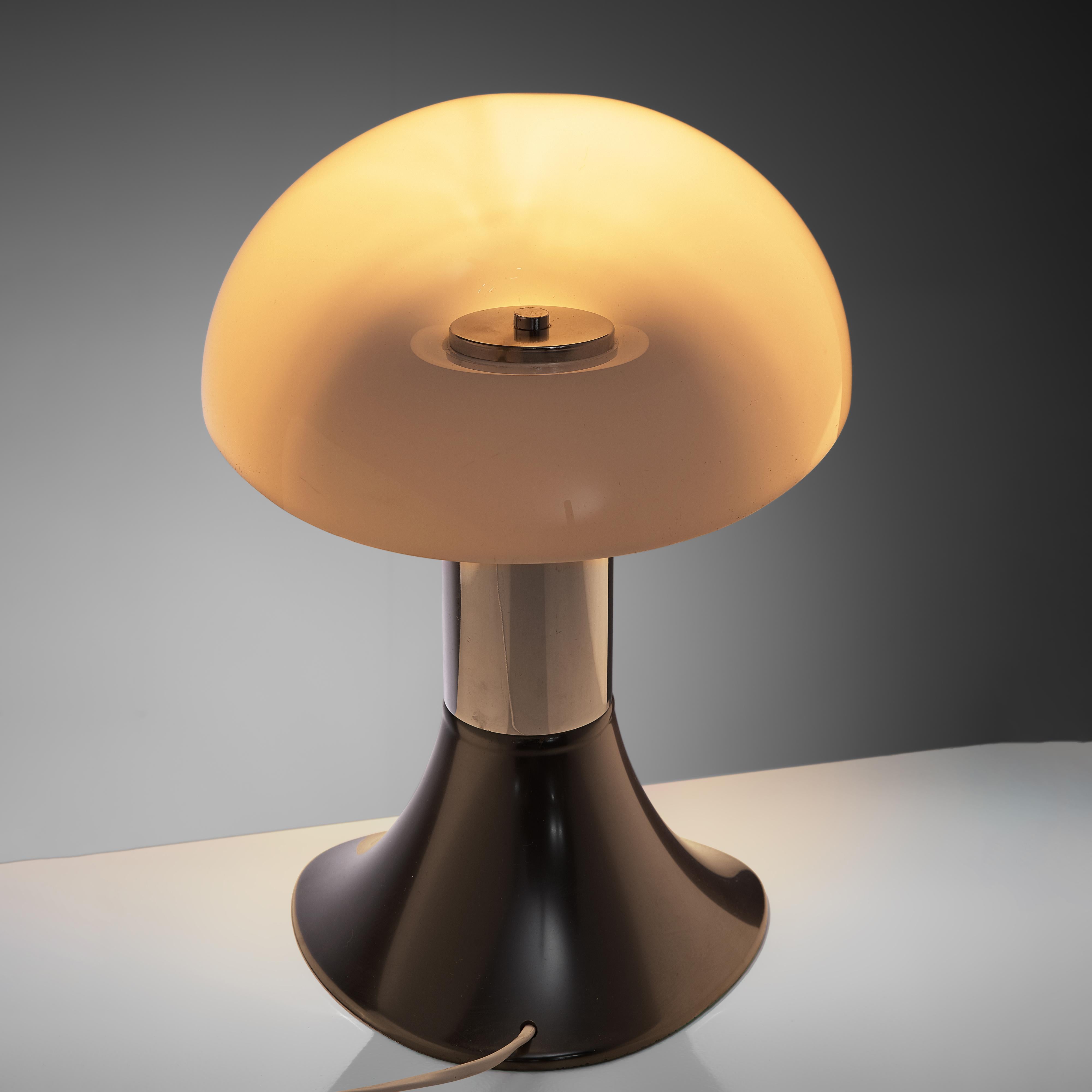 Late 20th Century Guzzini Postmodern Italian Cobra Table Lamp