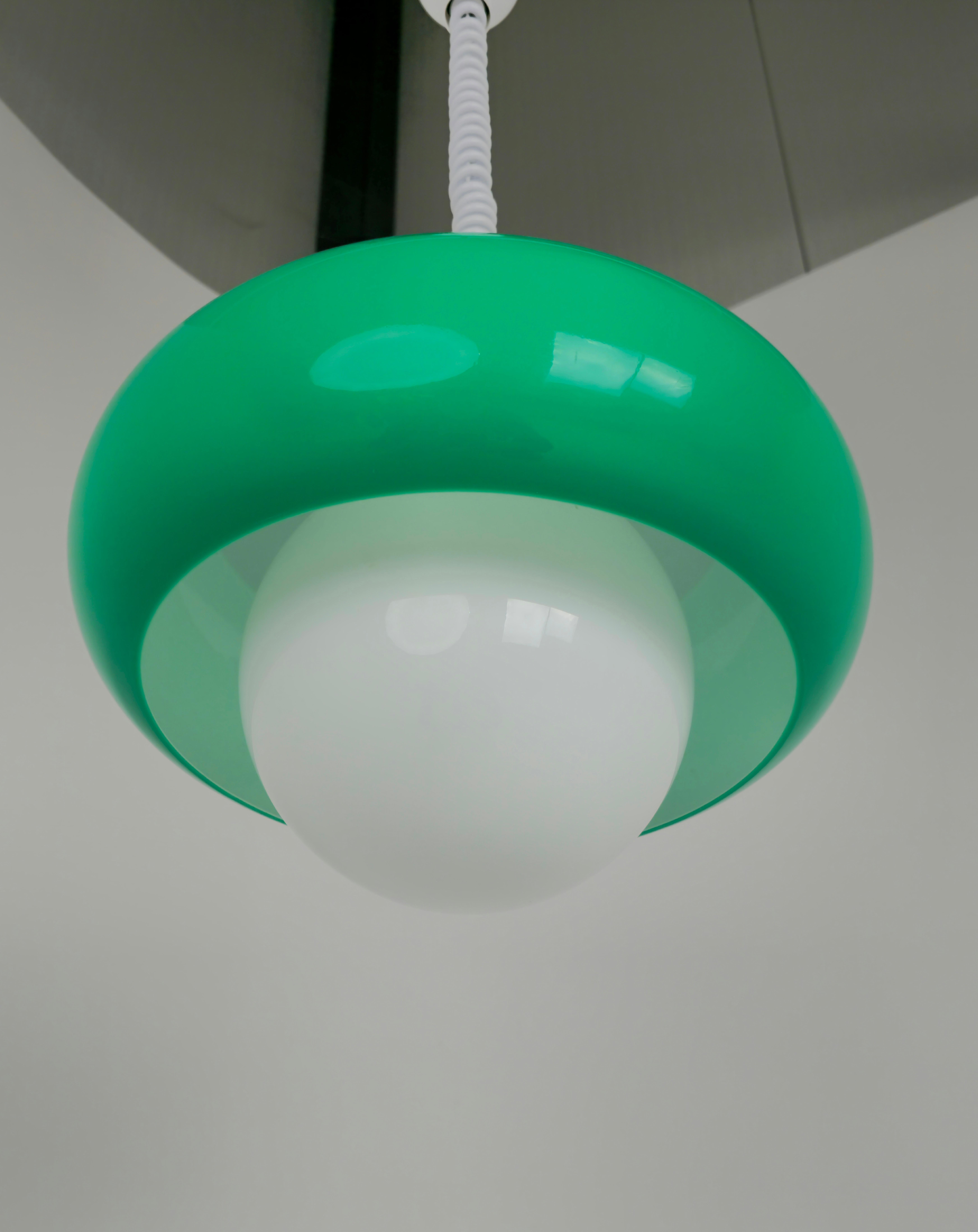 Guzzini Rare lampe à suspension verte Bon état - En vente à Београд, RS