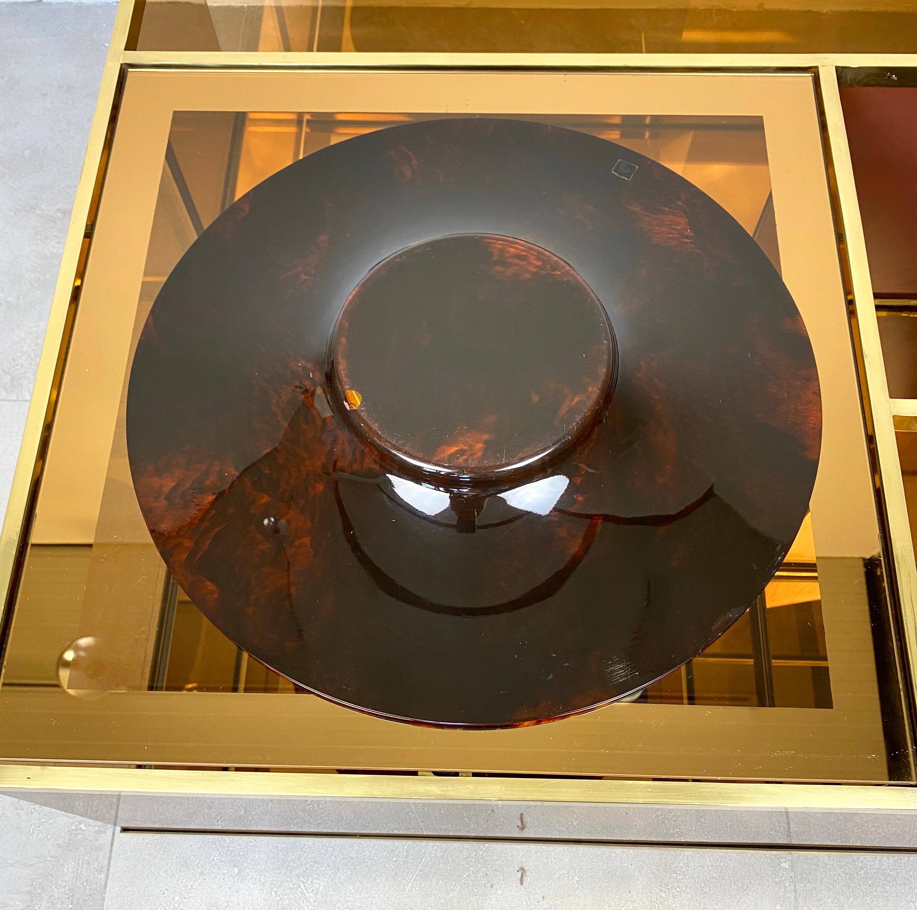 Guzzini Round Centerpiece Plate Faux Tortoiseshell Lucite & Brass, Italy, 1970s In Good Condition For Sale In Rome, IT
