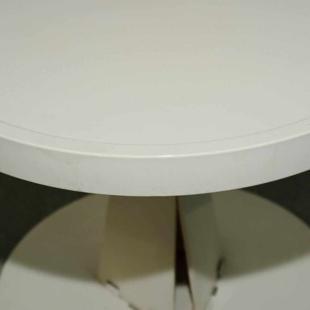 Guzzini Side Table - Ivory In Good Condition For Sale In Princeton Junction, NJ