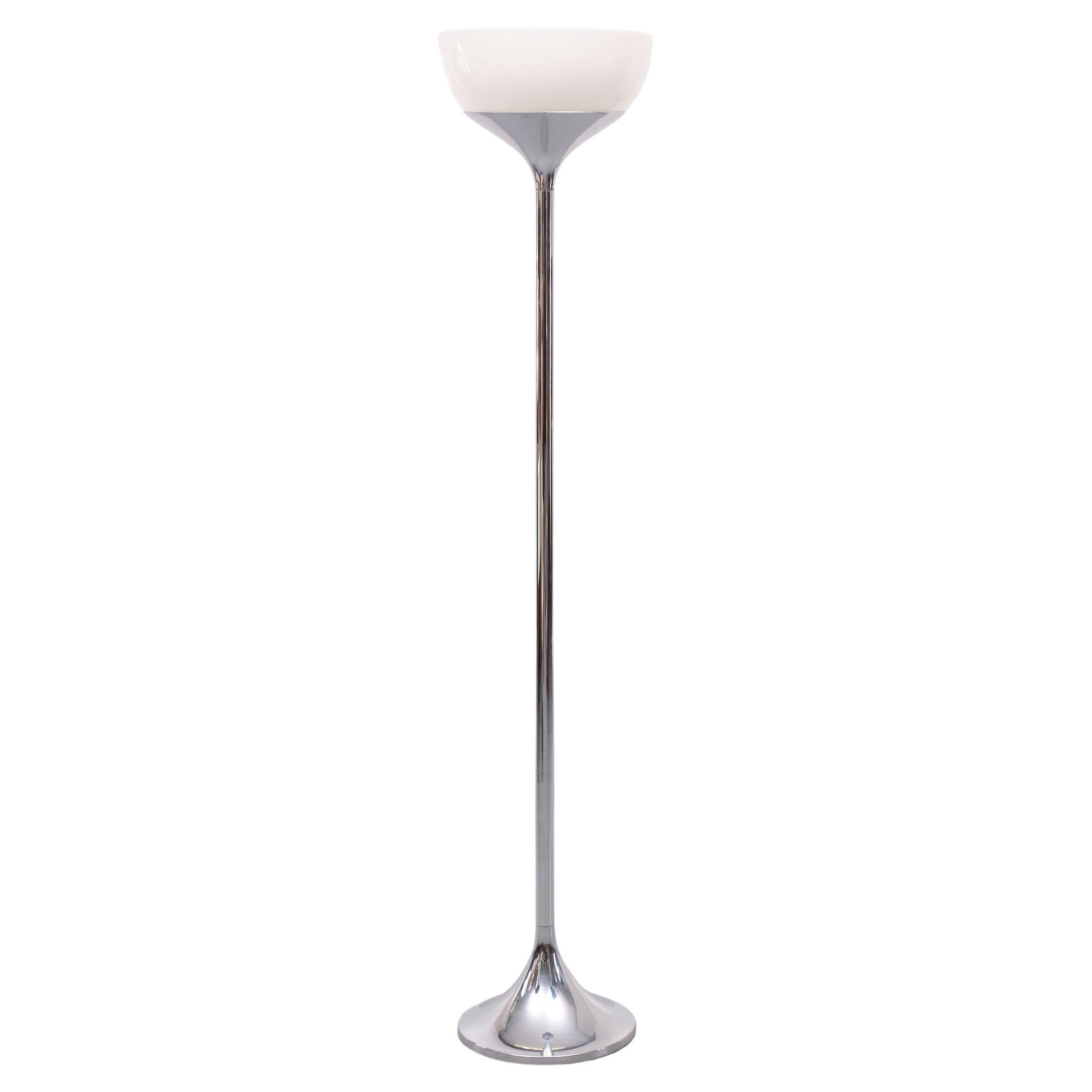 Very nice floor lamp. Chrome tulip shaped upright, comes with a Acrylic shade.
Typical Space Ace era. Design by Guzzini 1970s, Italy. 
1 Large E27 bulb needed. Good condition.