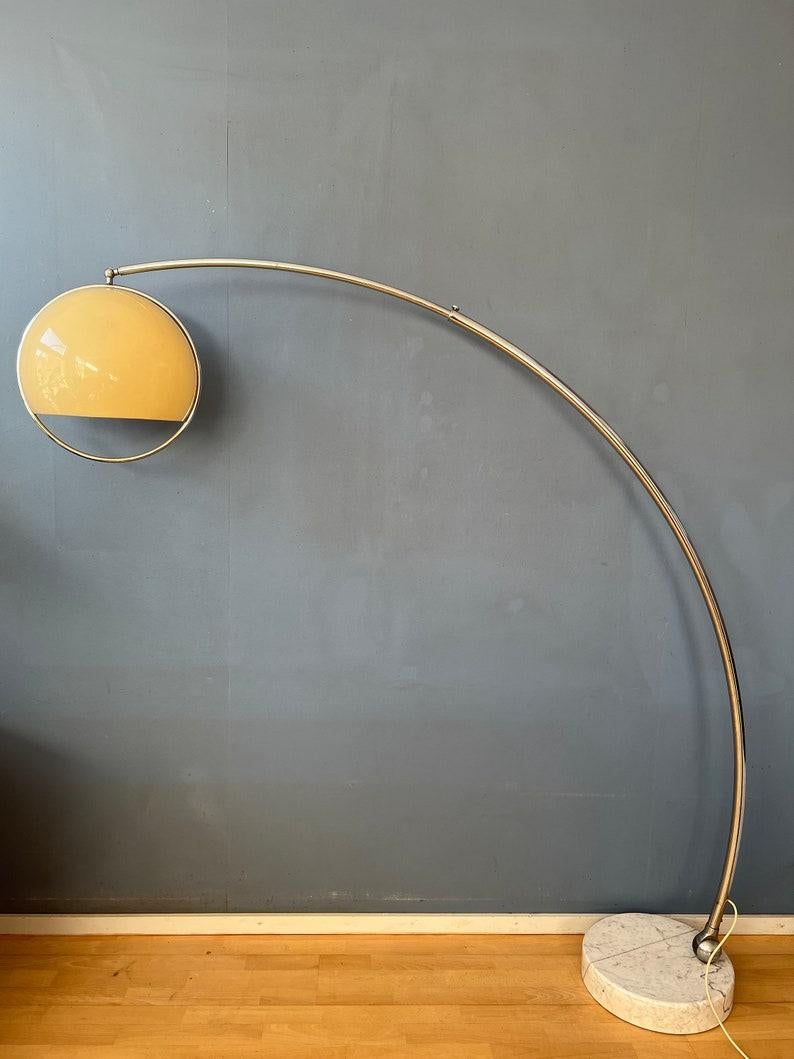 Guzzini Space Age Arc Floor Lamp, 1970s In Good Condition In ROTTERDAM, ZH