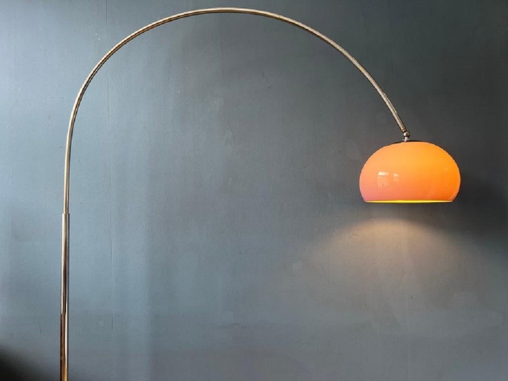 Mid century arc floor lamp by Guzzini with purple-ish mushroom shade and marble base. The purple acrylic glass shade produces a special glow. The height of the arc can easily be adjusted. The lamp requires one E26/27 (standard) lightbulb and
