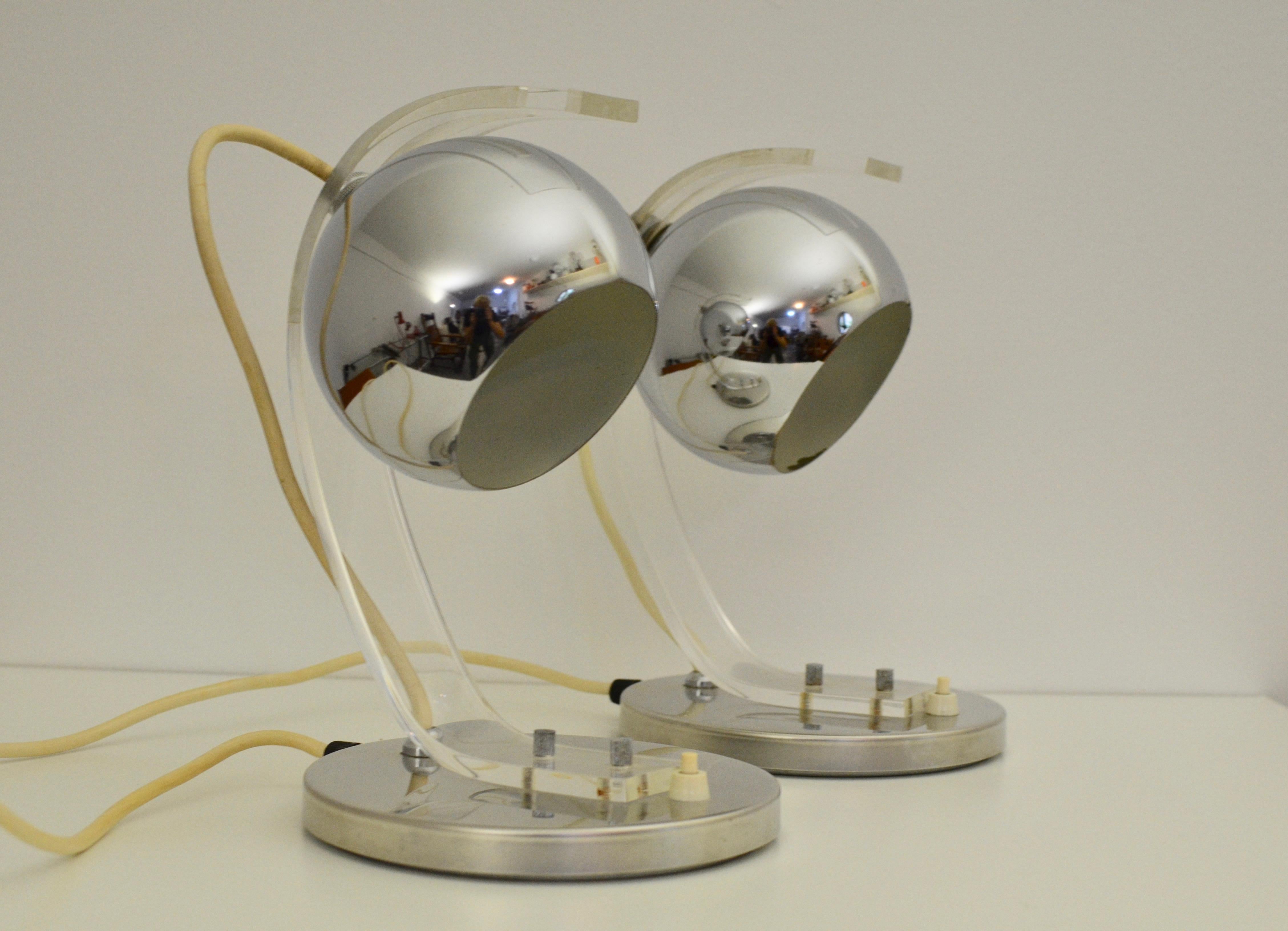 Guzzini Space Age Table Lamp, 1970s Pair In Good Condition For Sale In Ljubljana, SI