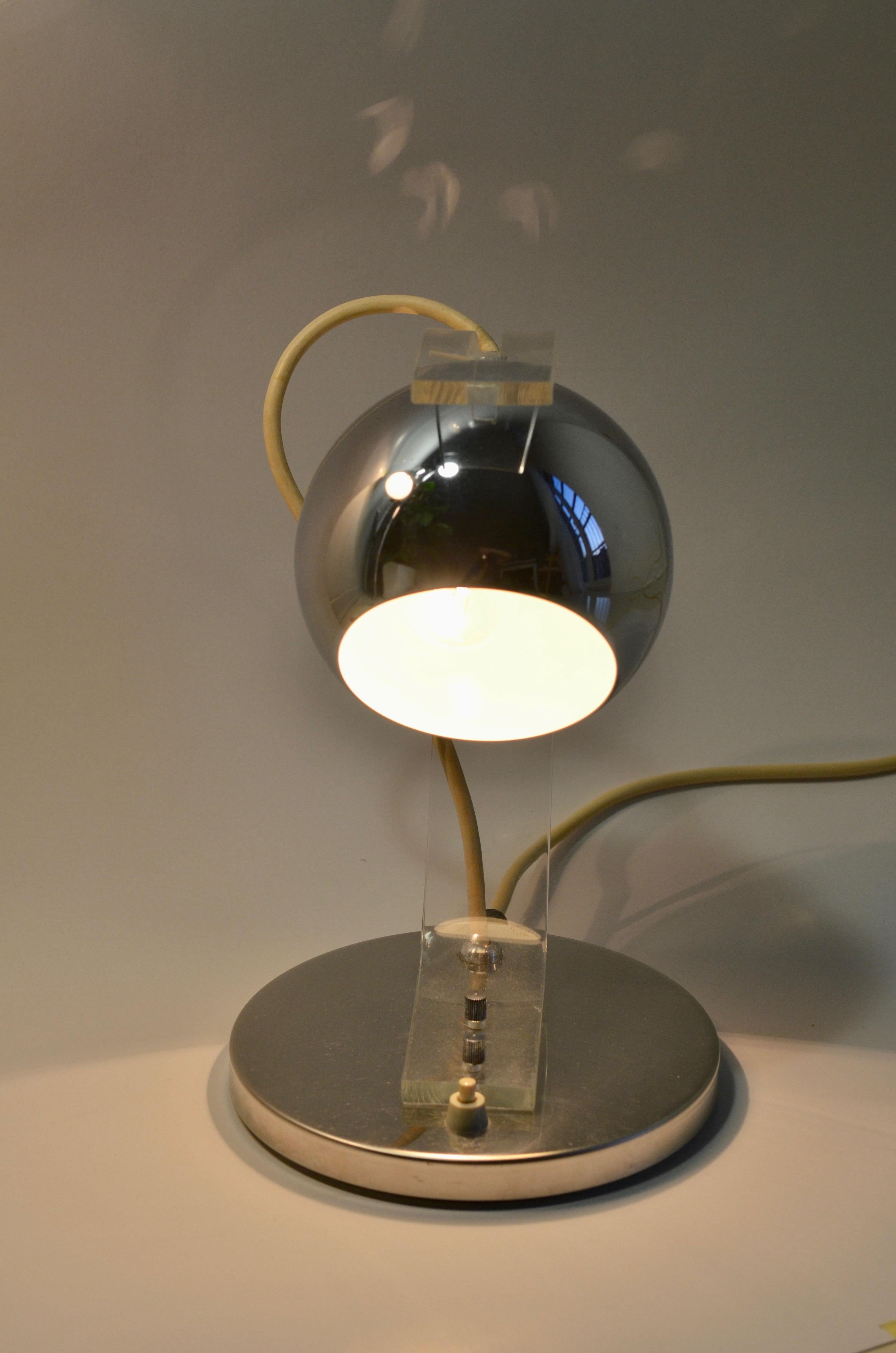 Guzzini Space Age Table Lamp, 1970s Pair For Sale 2