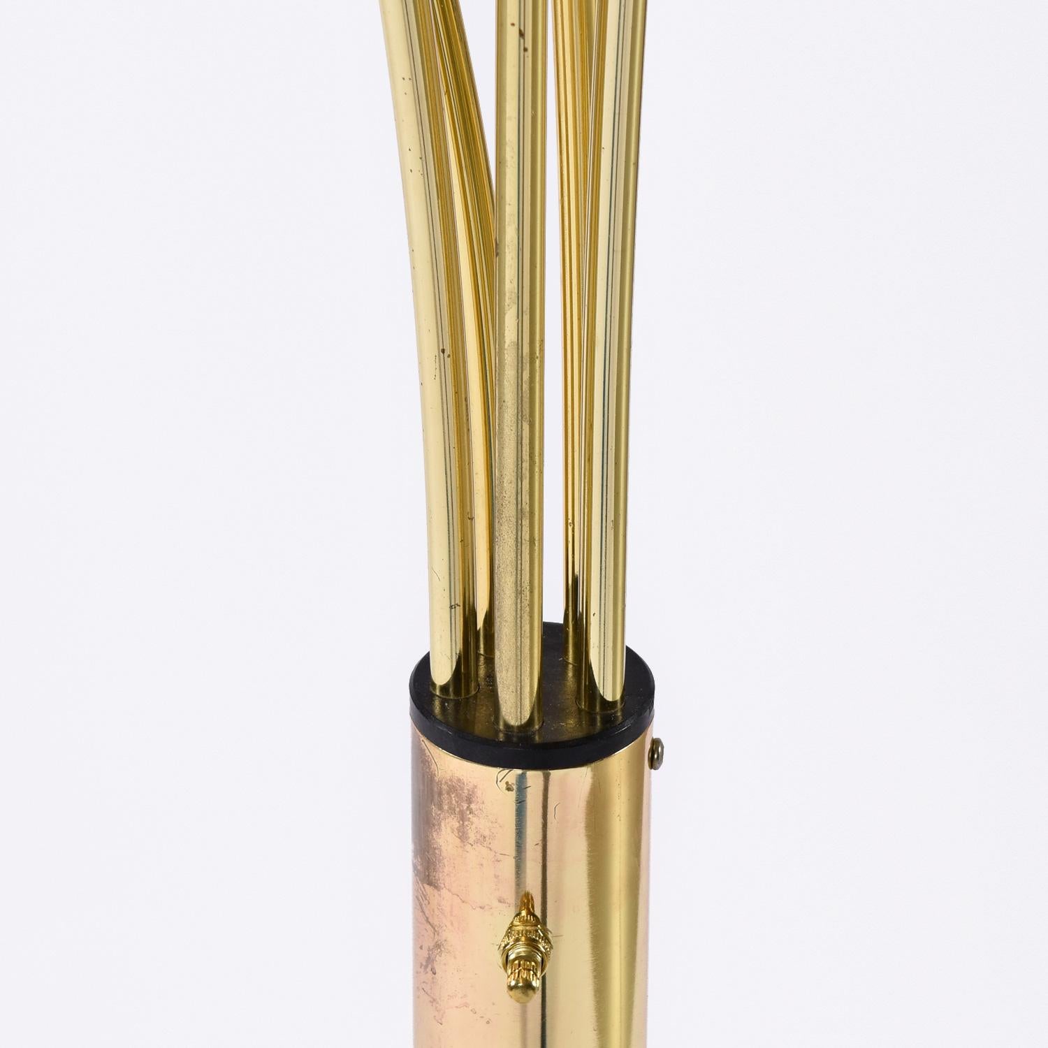 Lampada ad arco moderna a cinque teste in ottone con base in marmo, stile Guzzini anni '80 in vendita 3