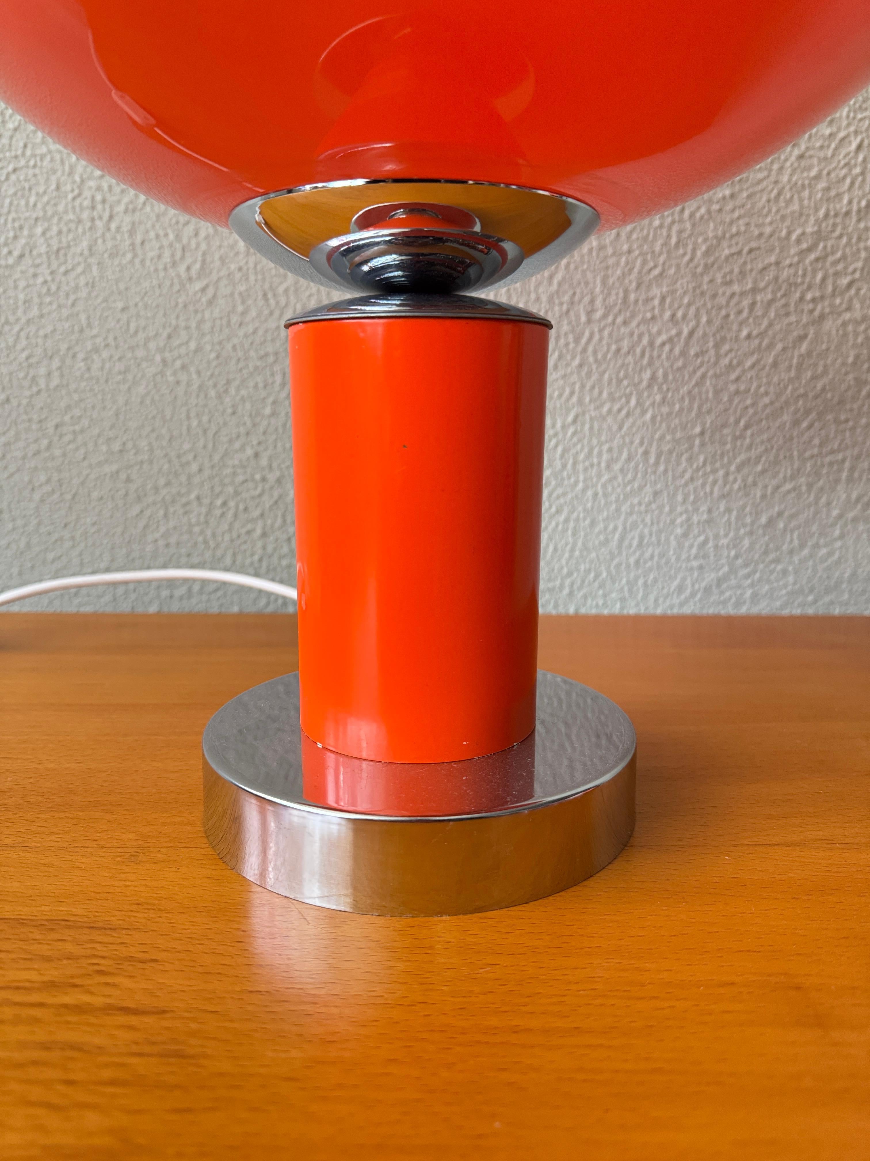 Guzzini Style Table Lamp Orange Acrylic & Opaline Glass – Italy 1970s For Sale 4