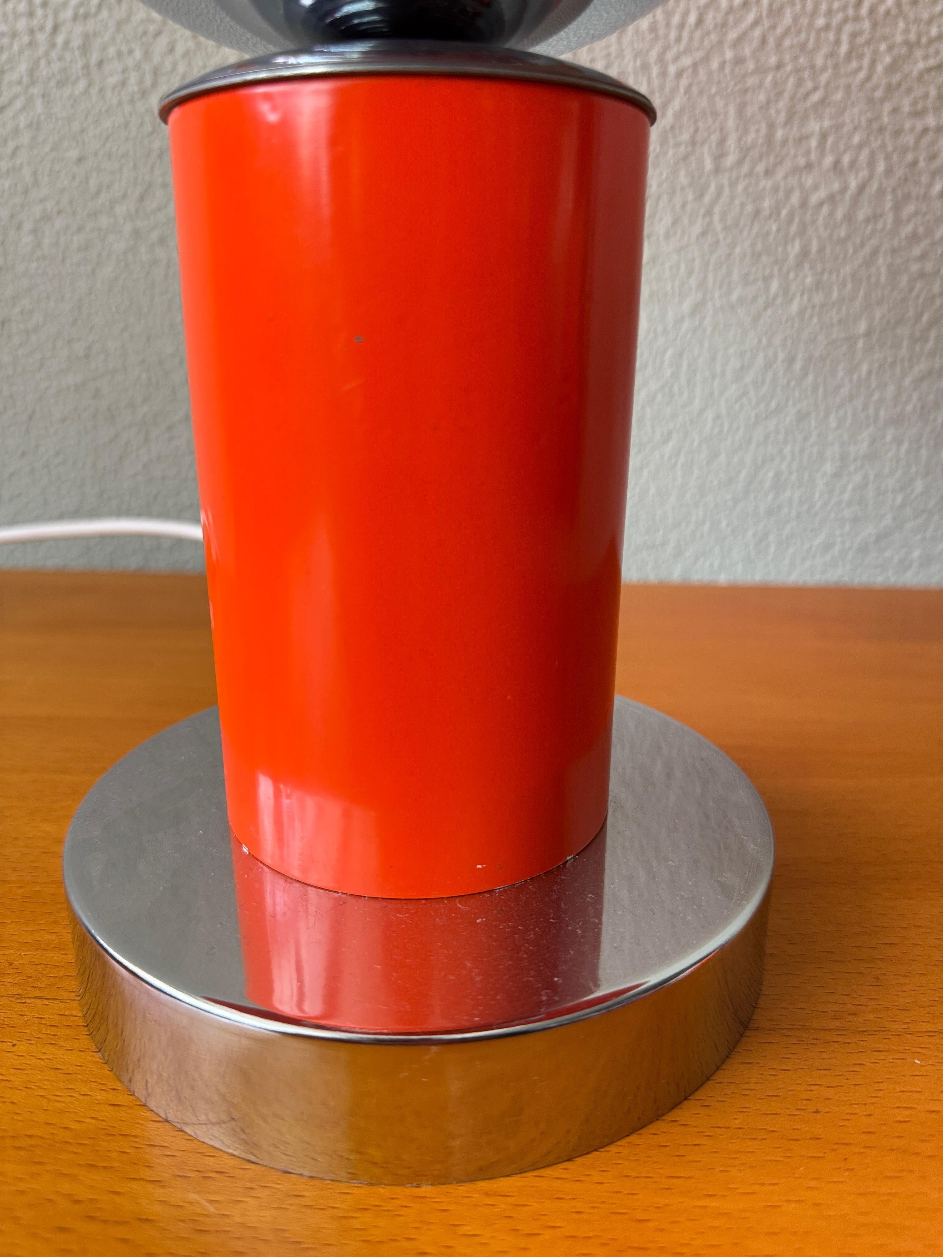 Guzzini Style Table Lamp Orange Acrylic & Opaline Glass – Italy 1970s For Sale 5