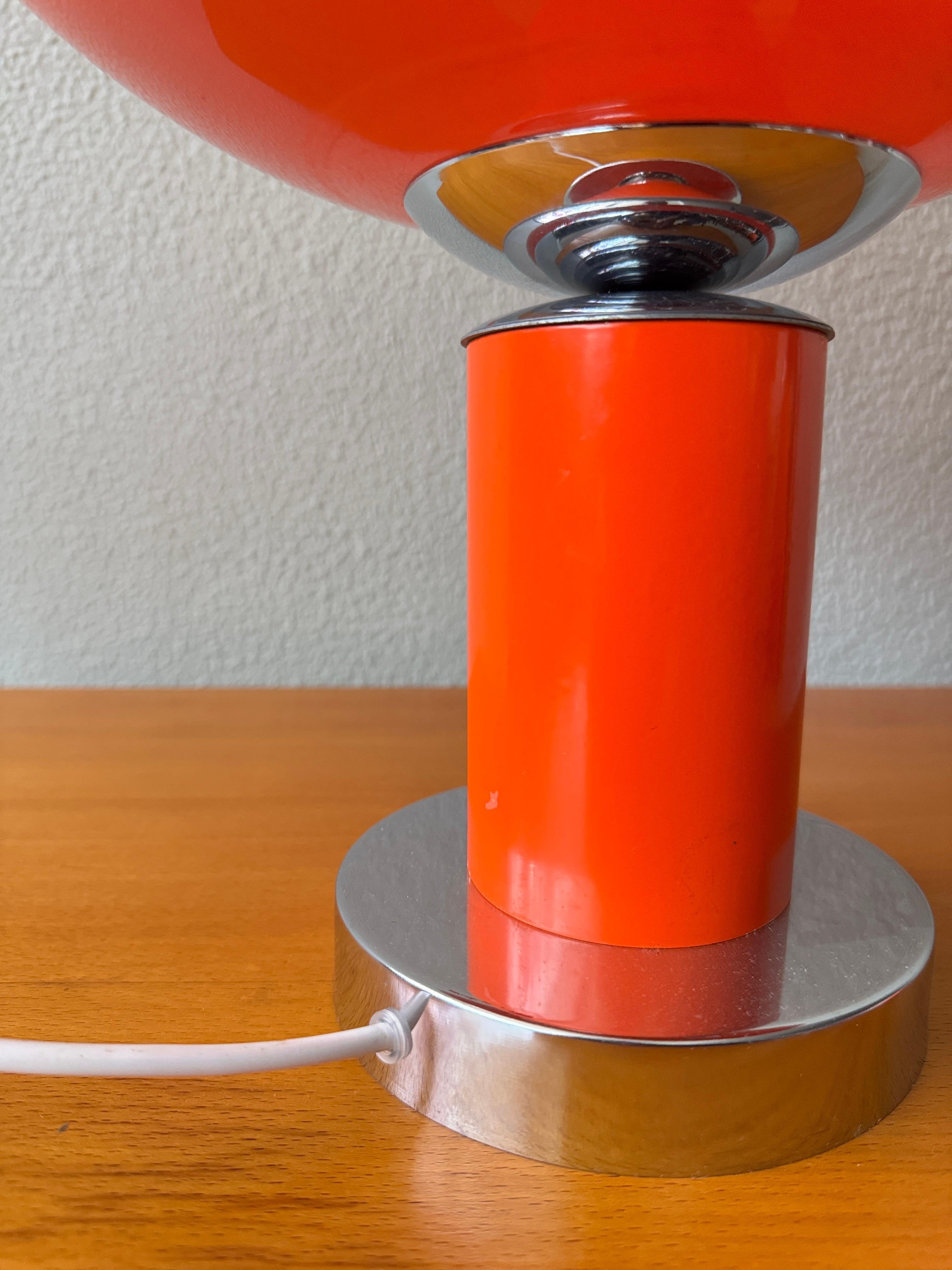 Guzzini Style Table Lamp Orange Acrylic & Opaline Glass – Italy 1970s For Sale 7