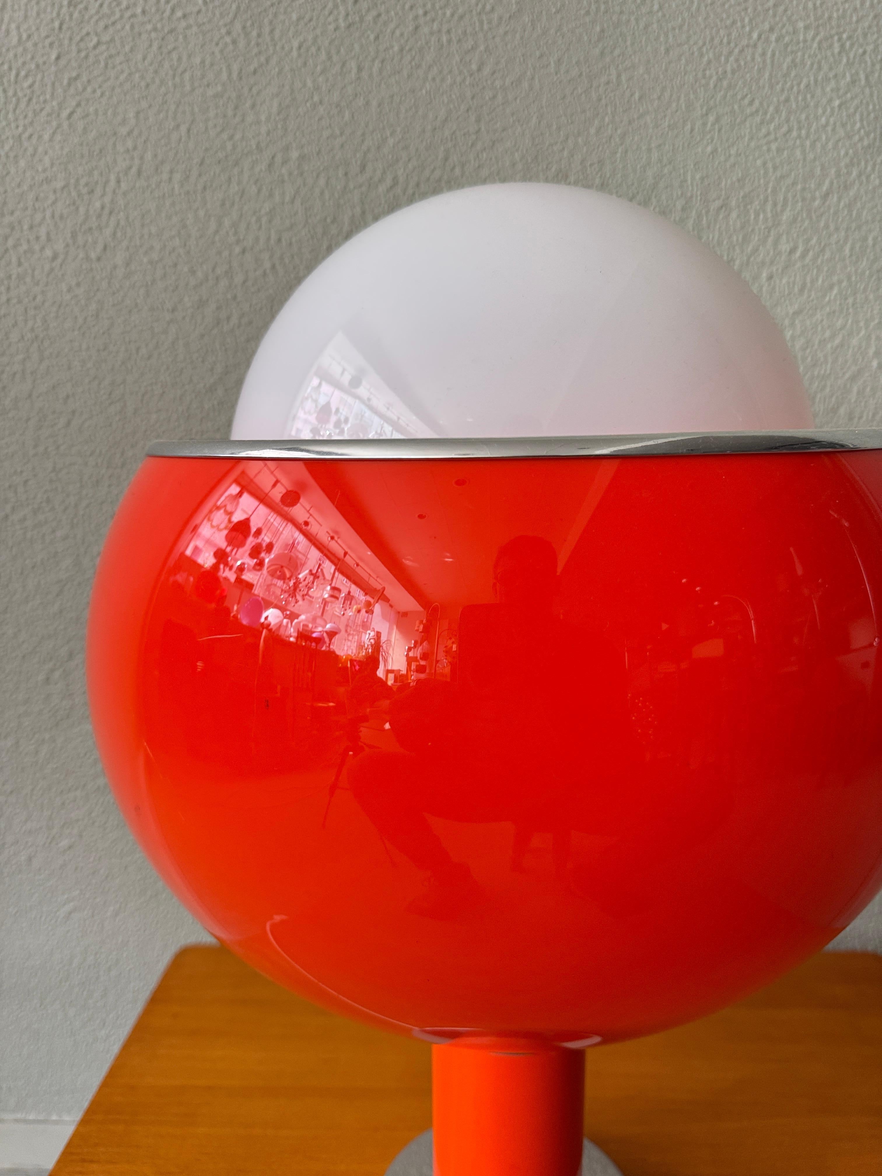 Guzzini Style Table Lamp Orange Acrylic & Opaline Glass – Italy 1970s For Sale 8