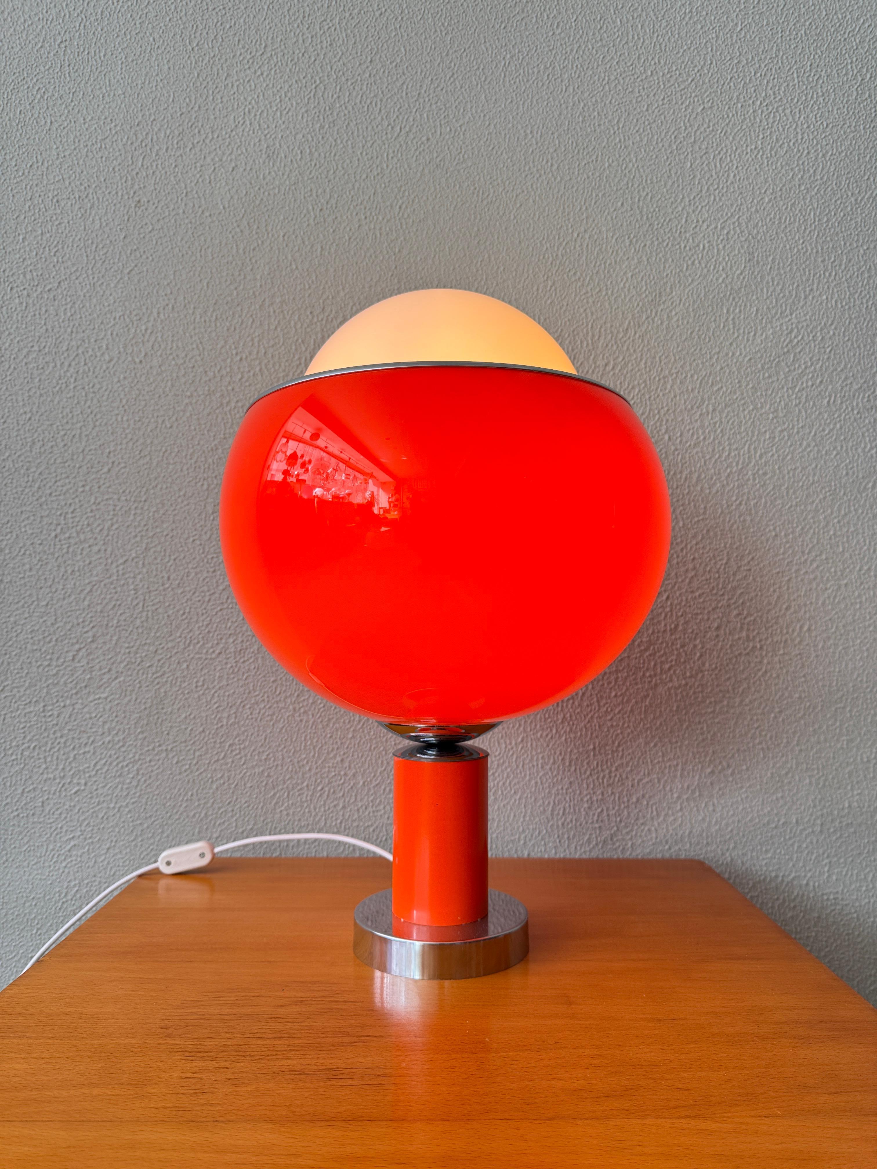 Guzzini Style Table Lamp Orange Acrylic & Opaline Glass – Italy 1970s For Sale 3