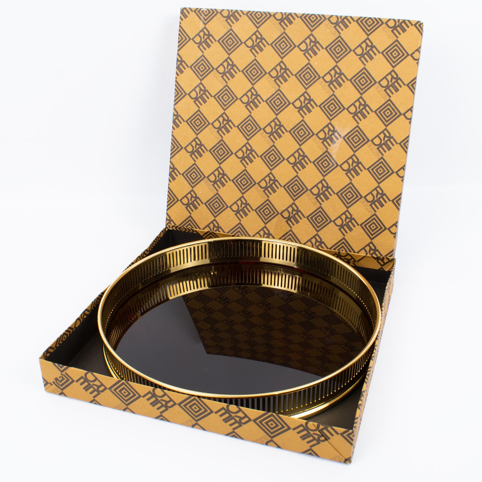 Bandeja de servir Guzzini de carey, lucita y chapa de oro, hacia 1970 Moderno en venta
