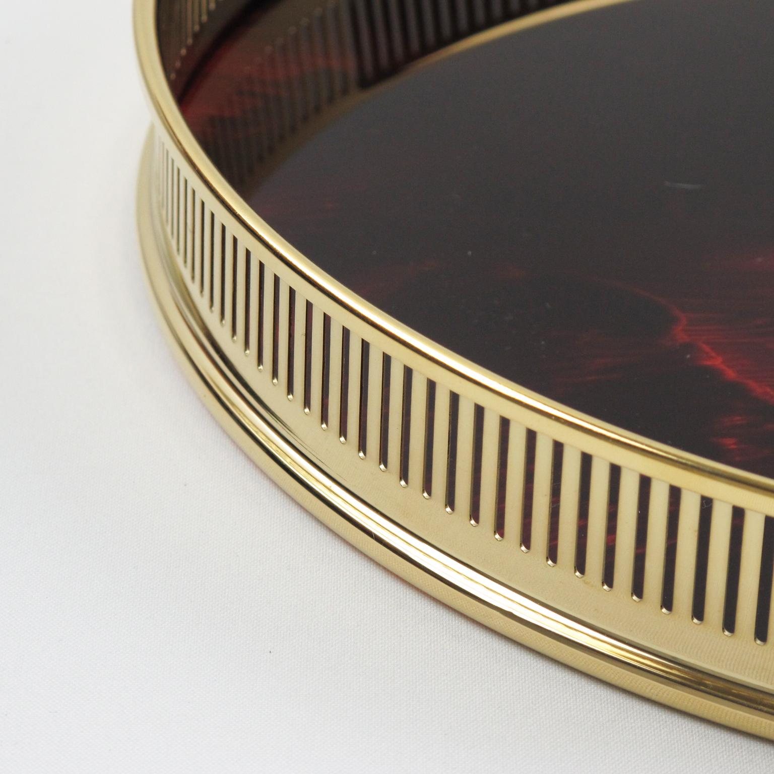 Bandeja de servir Guzzini de carey, lucita y chapa de oro, hacia 1970 Italiano en venta