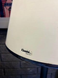 Lámpara de pie italiana Guzzini Blanca y Cromada