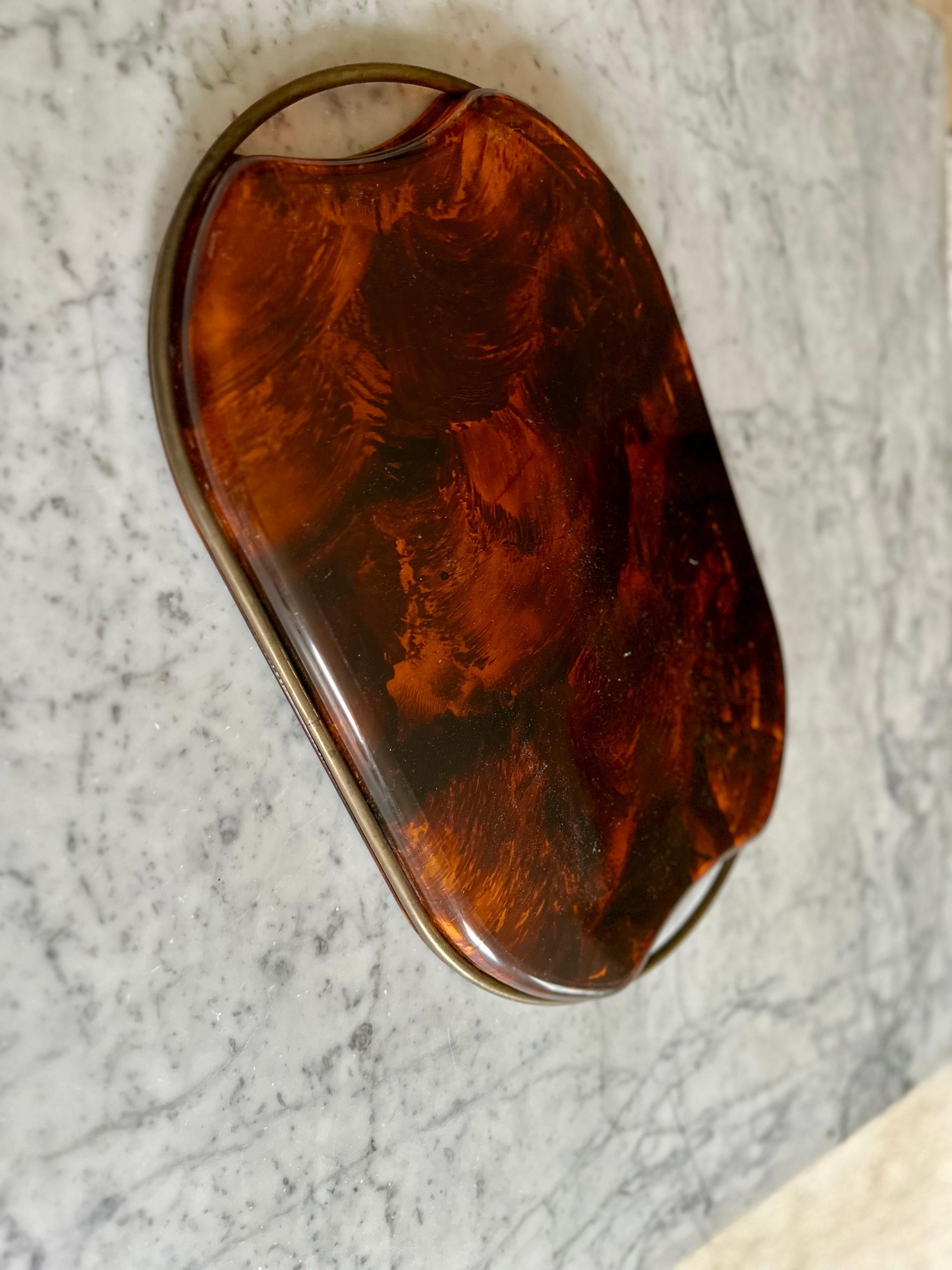  Guzzini’s Oval Lucite Serving Tray from 1970s Italy – Faux Tortoiseshell -brass For Sale 6