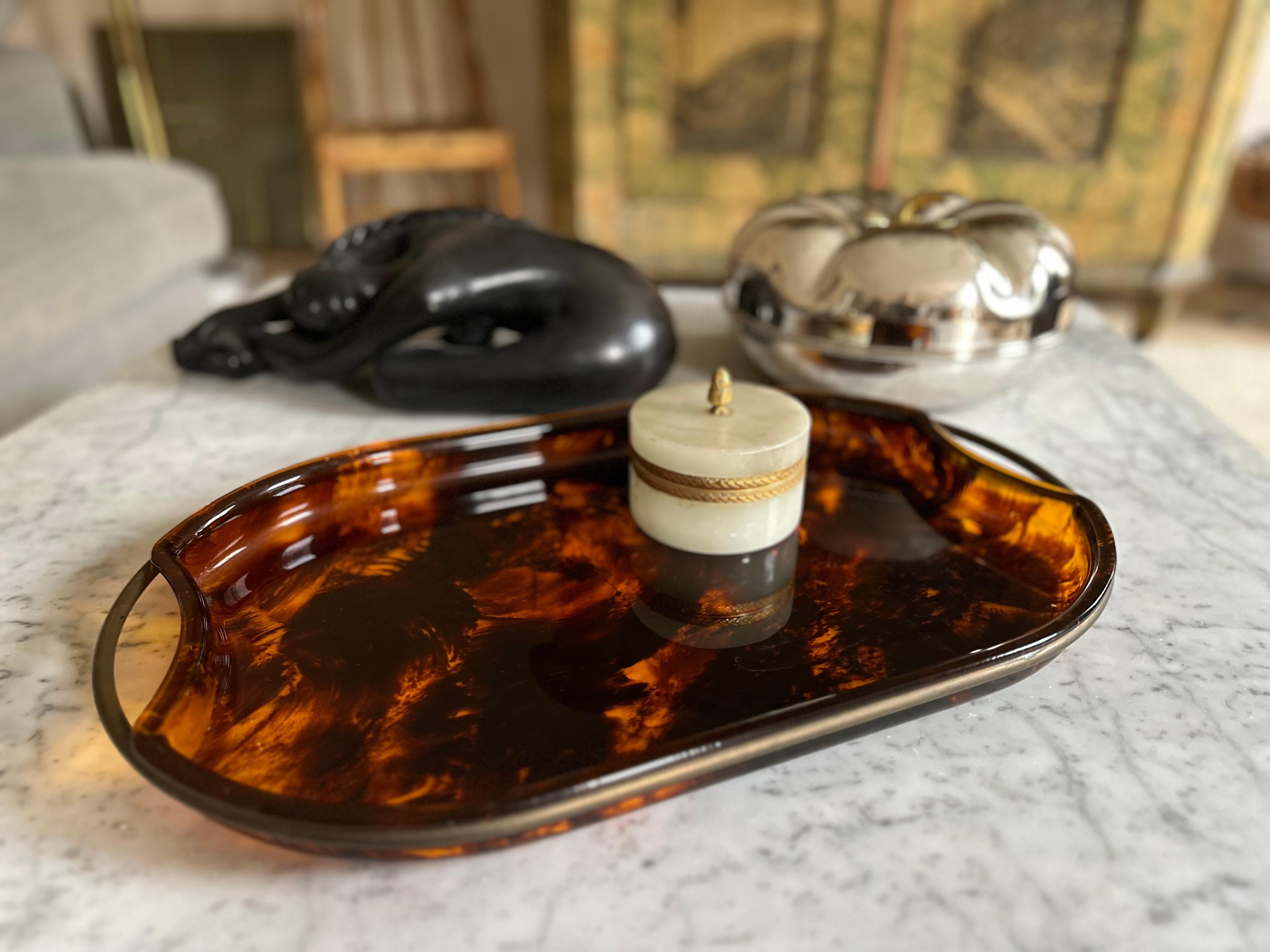  Guzzini’s Oval Lucite Serving Tray from 1970s Italy – Faux Tortoiseshell -brass For Sale 12
