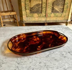 Plateau de service ovale en Lucite de Guzzini, Italie, années 1970 - Faux écaille de tortue -brasserie