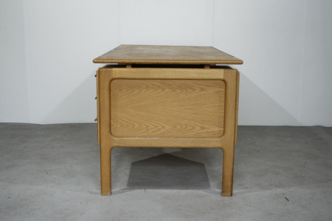 GV Gasvig for GV Møbler Oak Desk, Denmark, 1960s 4